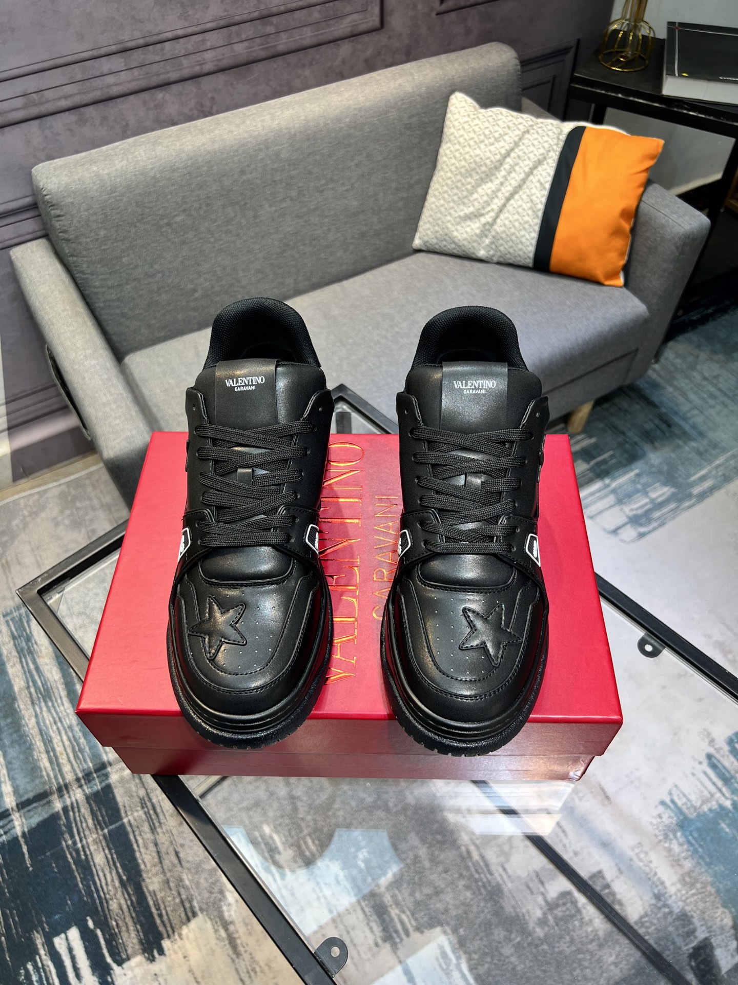 Valentino Valentino 2023 principios de otoño nuevos zapatos estrella en línea! ¡Wang Hedi Ren Jialun