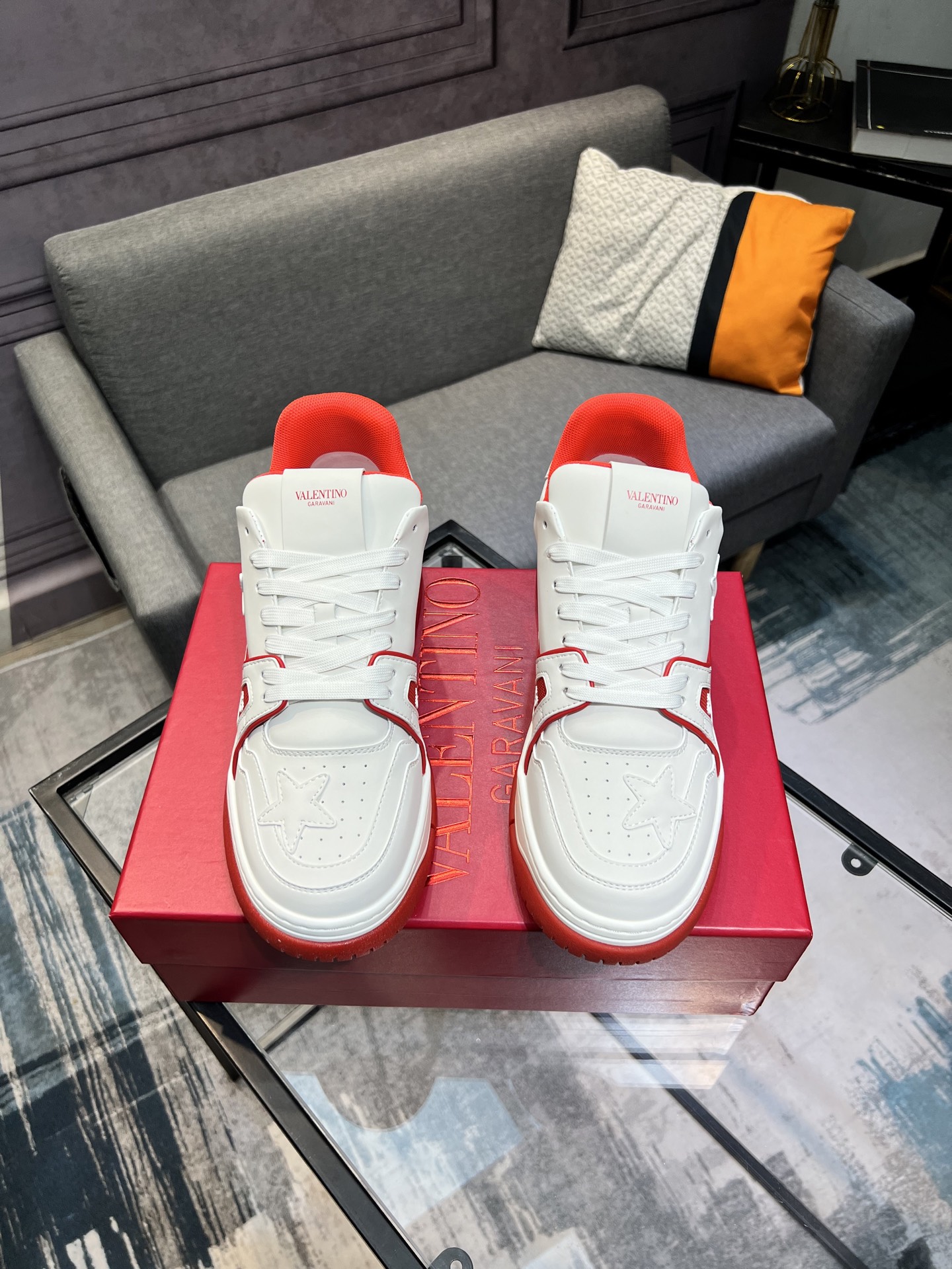 Valentino Valentino 2023 principios de otoño nuevos zapatos estrella en línea! ¡Wang Hedi Ren Jialun