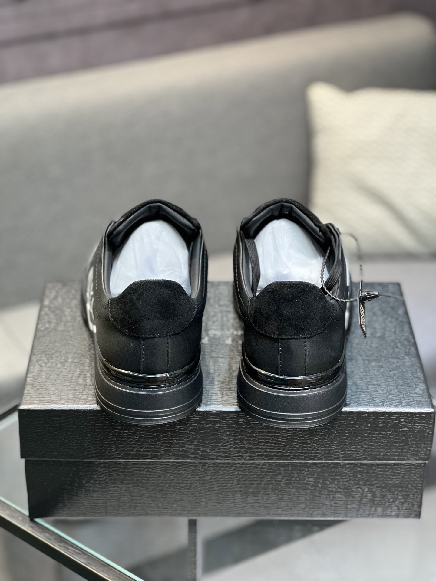 Philipp Plein Leather Low-Top Sneakers with Skull Detail 8 i1742399416748 8045 0 6