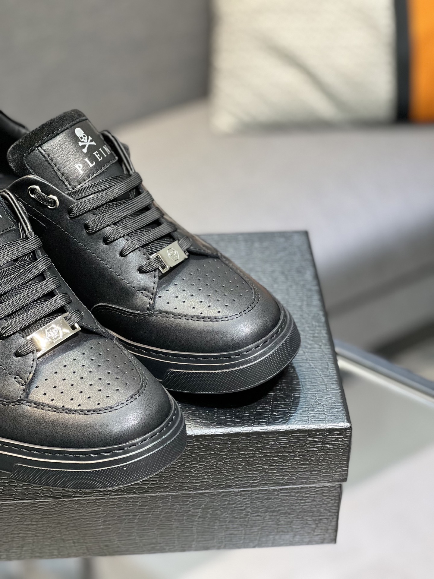 Philipp Plein Leather Low-Top Sneakers with Skull Detail 9 i1742399416749 1256 0 7