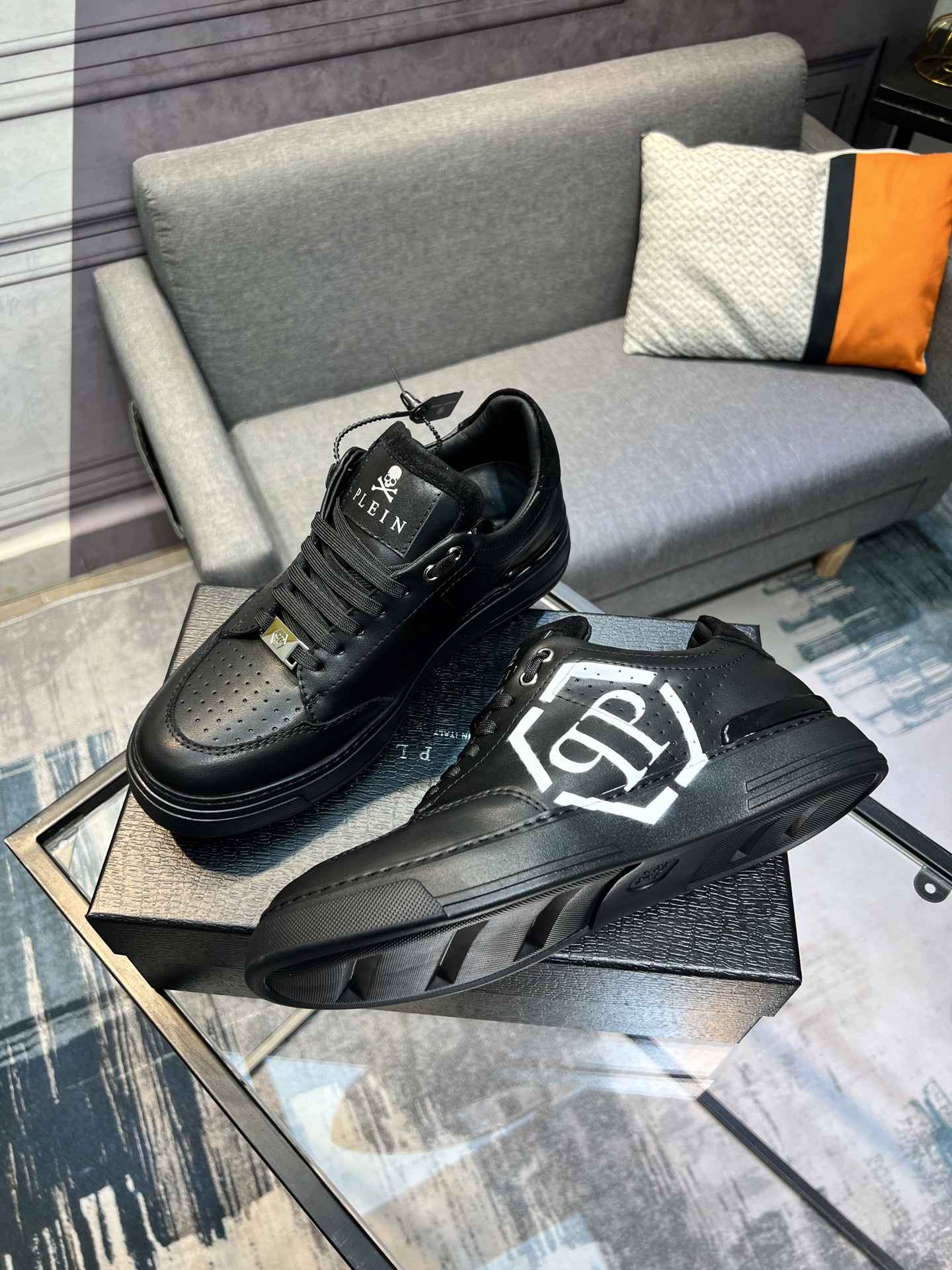 Philipp Plein Leather Low-Top Sneakers with Skull Detail 4 i1742399416749 1806 0 2