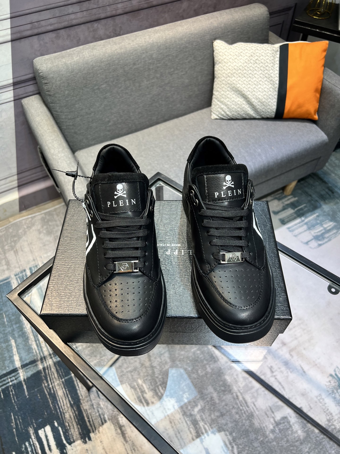 Philipp Plein Leather Low-Top Sneakers with Skull Detail 5 i1742399416749 3435 0 3