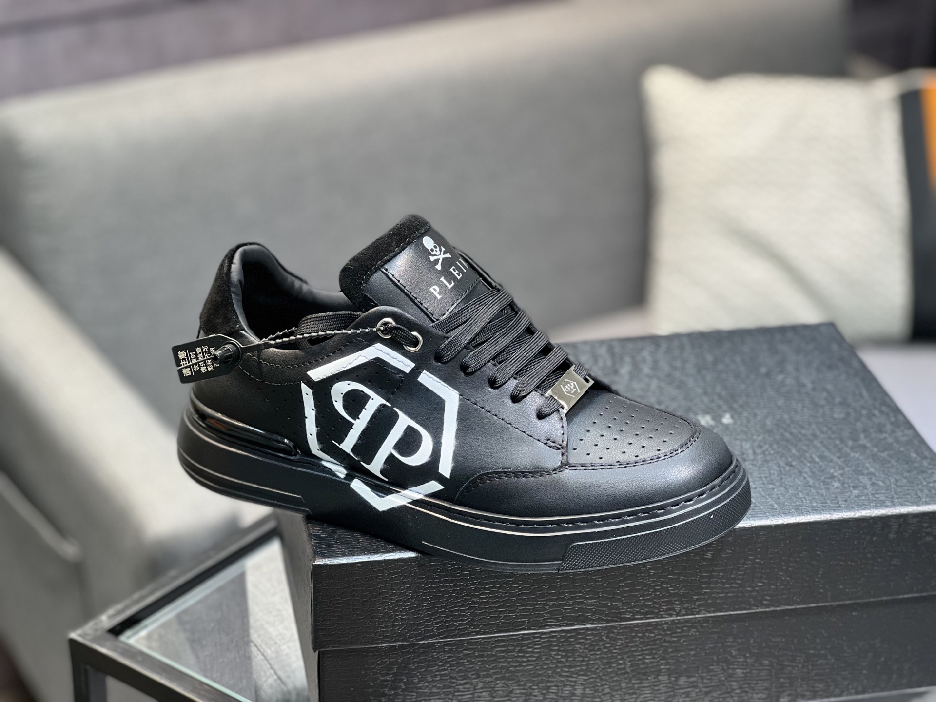 Philipp Plein Leather Low-Top Sneakers with Skull Detail 10 i1742399418195 8083 0 8