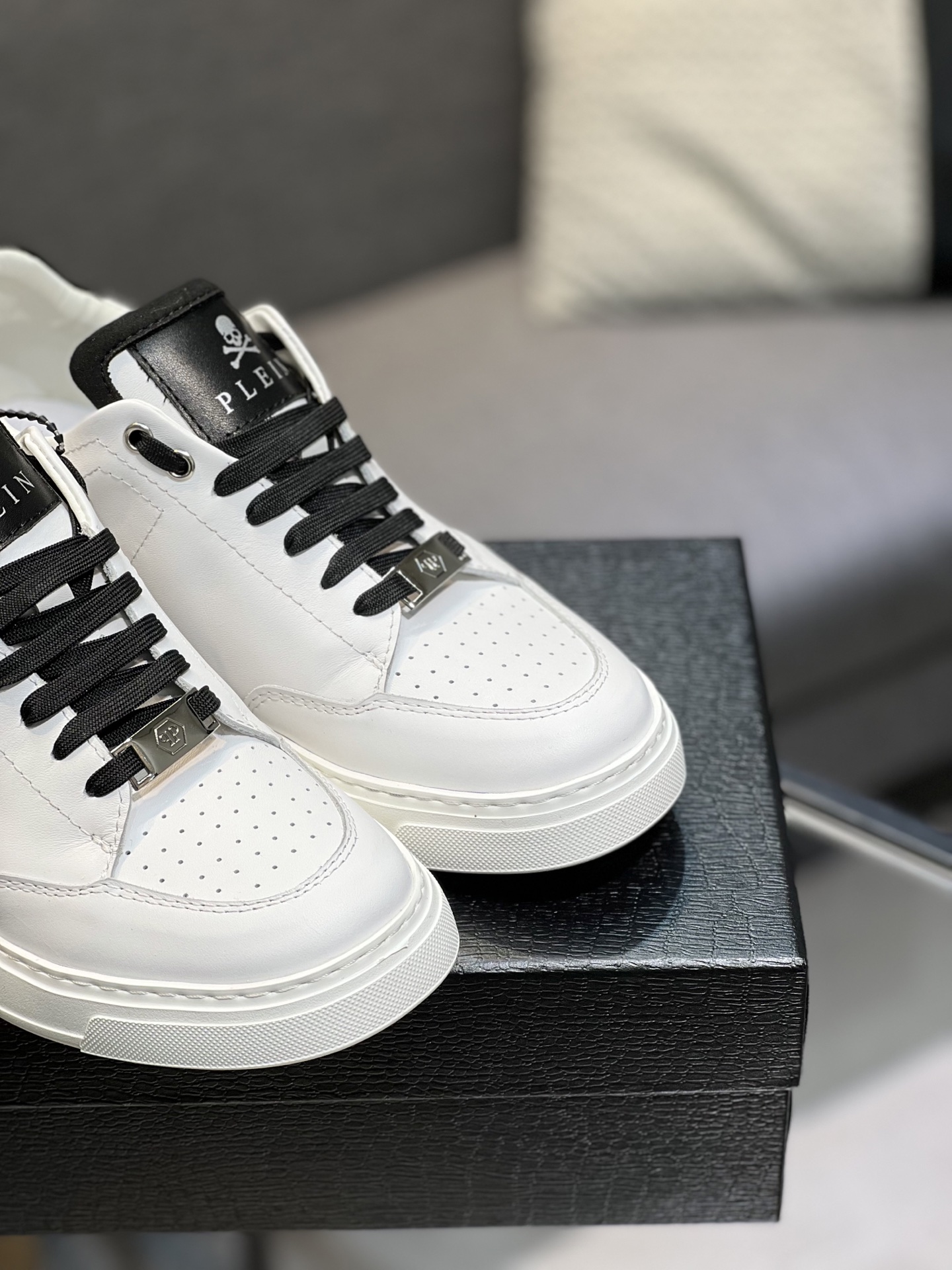Philipp Plein White Leather Low-Top Sneakers Skull Accent - Sizes 38-44 9 i1742399486093 8642 0 7