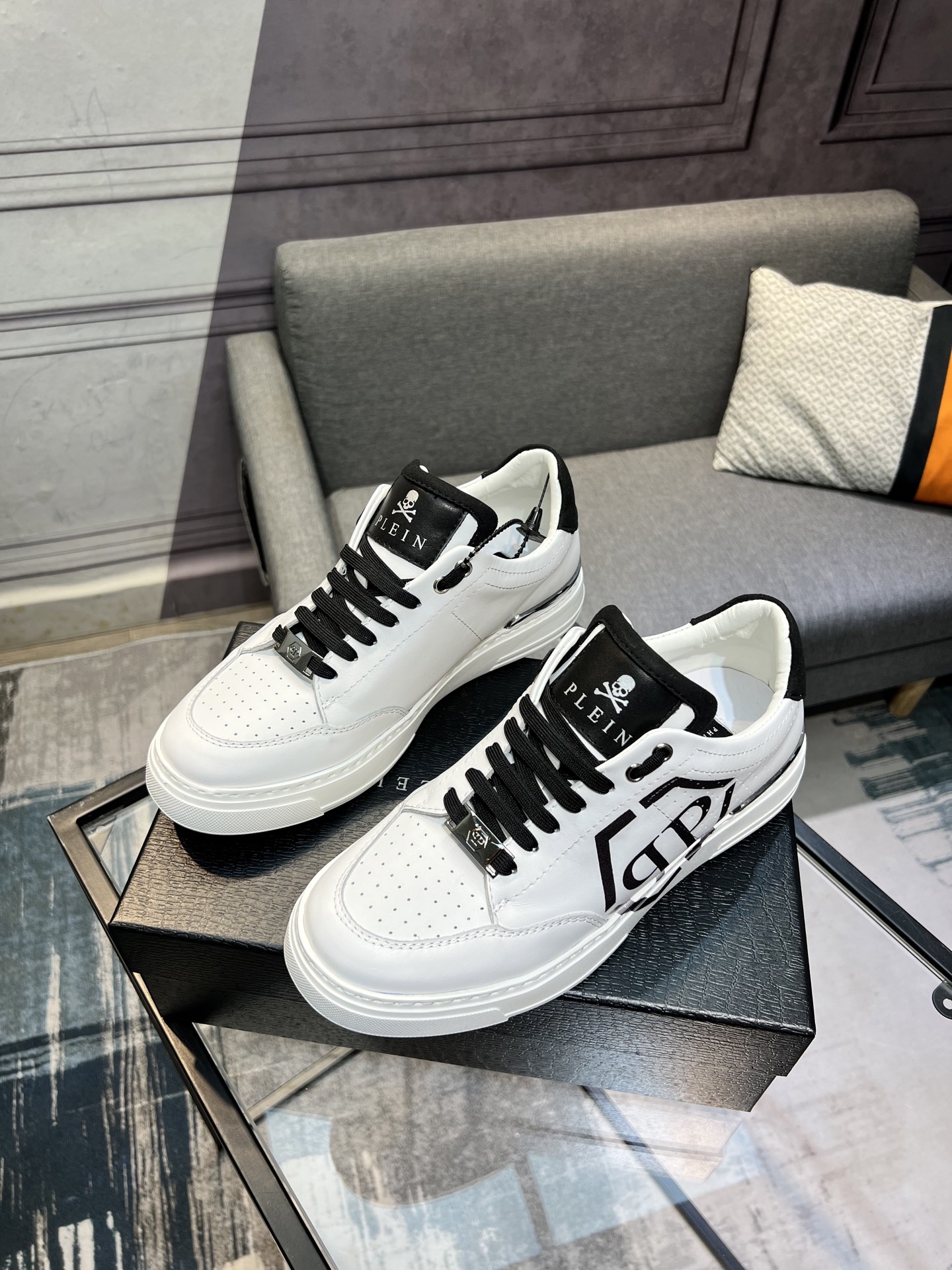 Philipp Plein White Leather Low-Top Sneakers Skull Accent - Sizes 38-44 3 i1742399486127 1352 0 1
