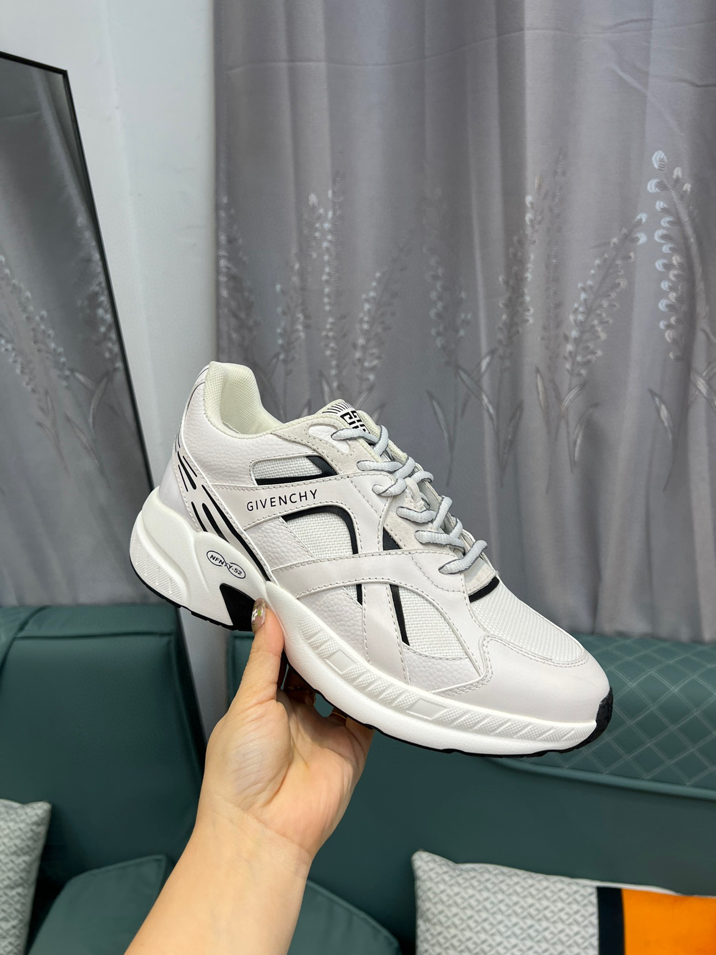 Givenchy Men's City Sport Sneakers in White Leather, Size 39-44 6 i1742485777964 1420 0 4
