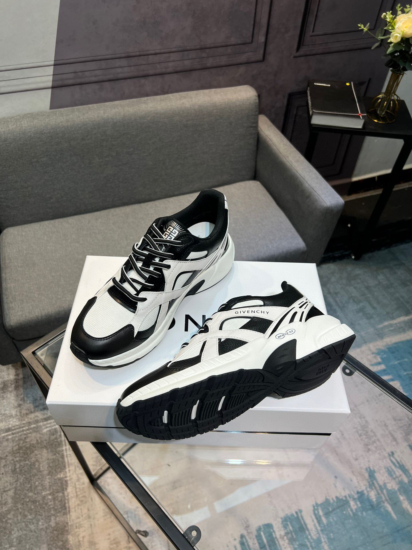 GIVENCHY Men's City Sport Sneakers in White Leather, Size 39-44 26 i1742485832135 599 0 2