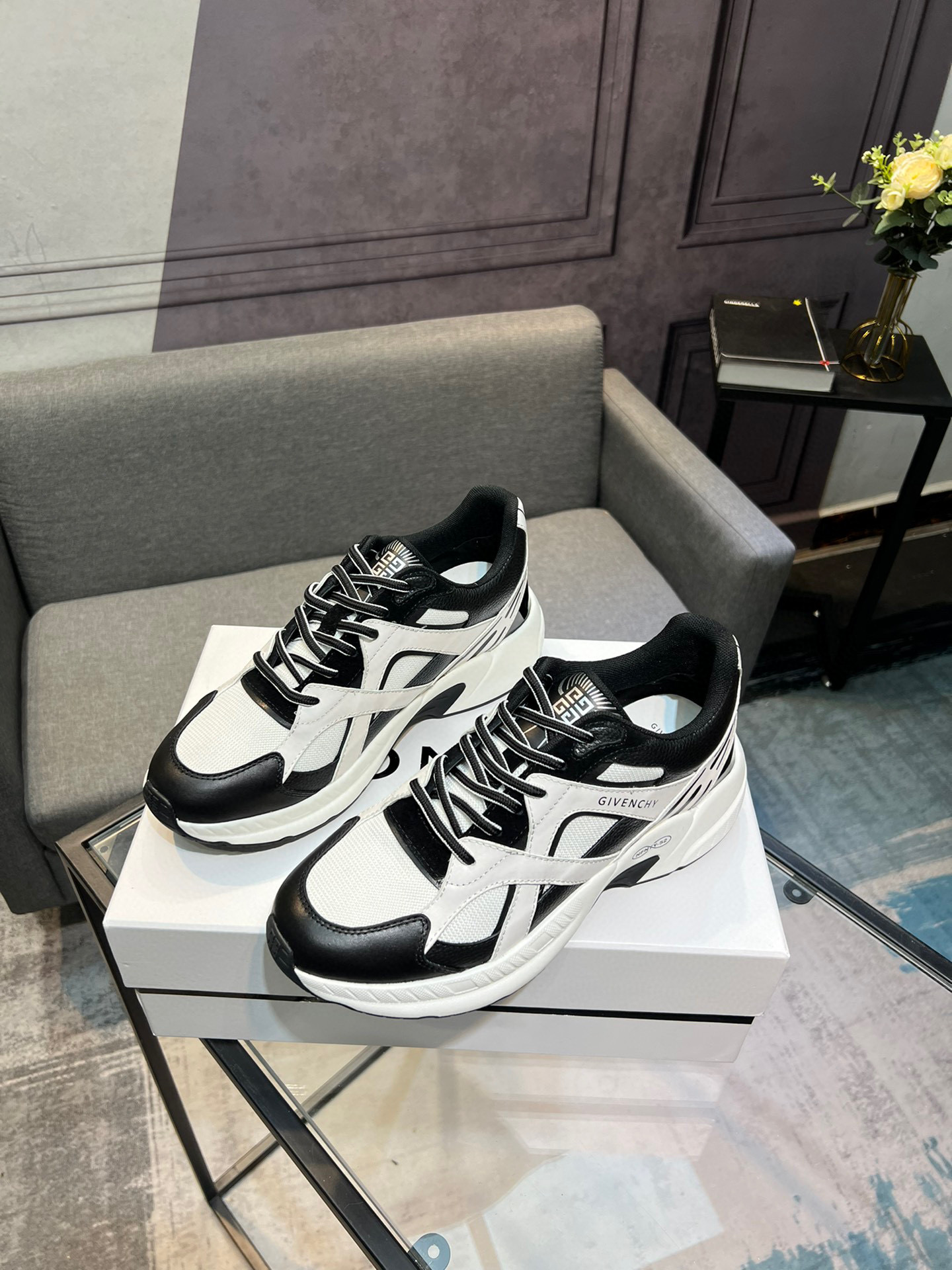 GIVENCHY Men's City Sport Sneakers in White Leather, Size 39-44 25 i1742485832137 1727 0 1