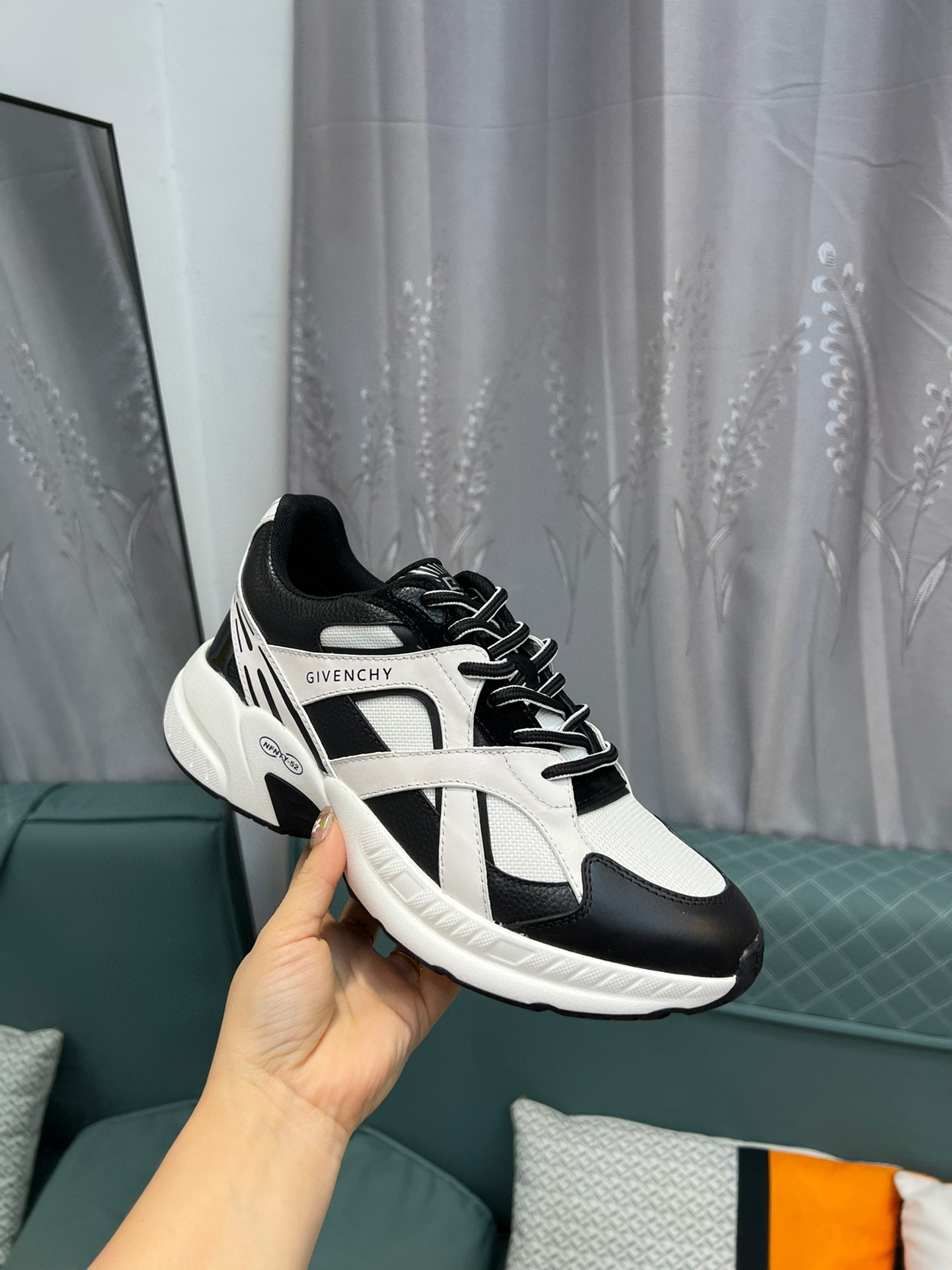 GIVENCHY Men's City Sport Sneakers in White Leather, Size 39-44 28 i1742485832554 4322 0 4