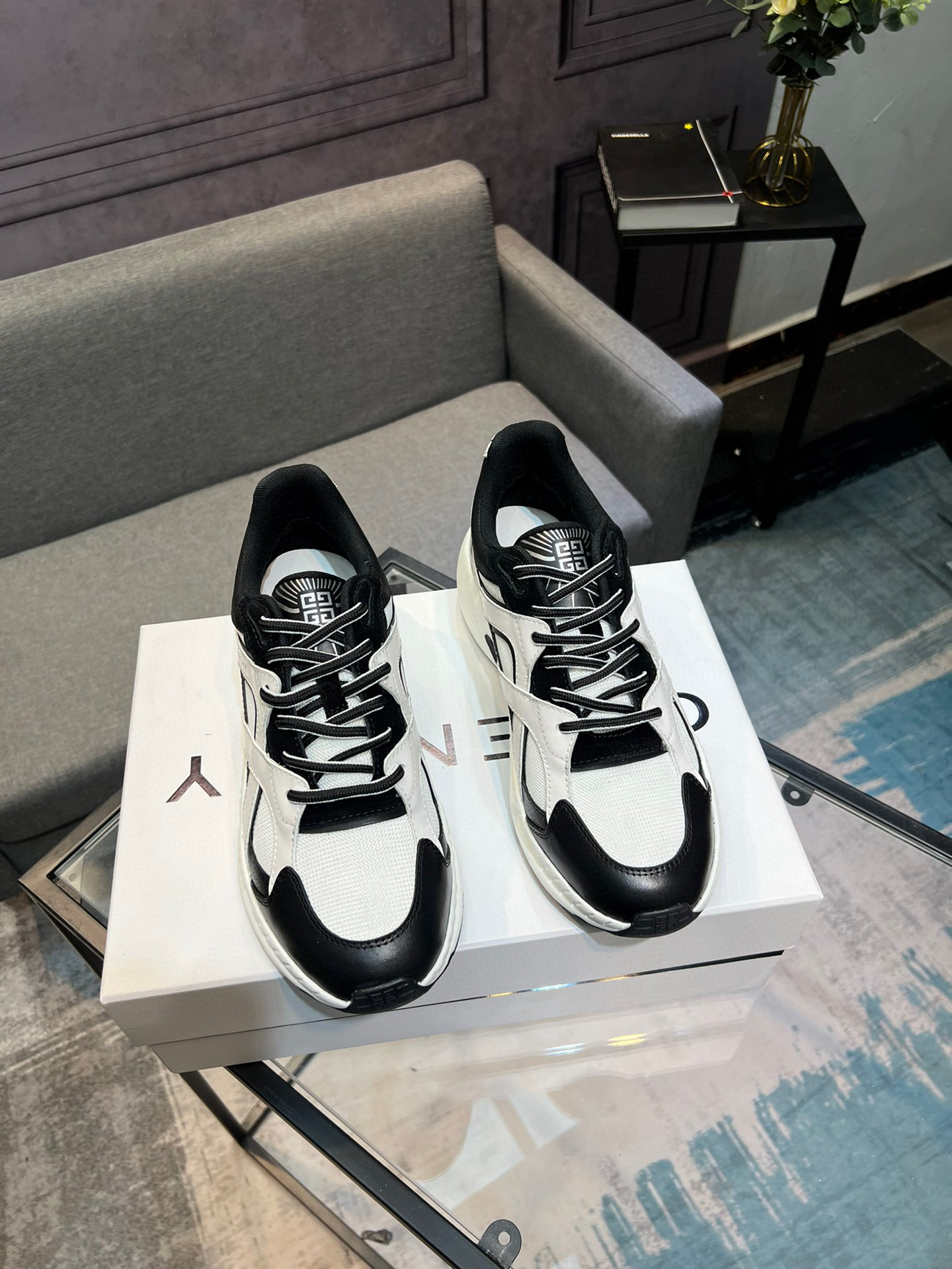 GIVENCHY Men's City Sport Sneakers in White Leather, Size 39-44 27 i1742485832554 485 0 3