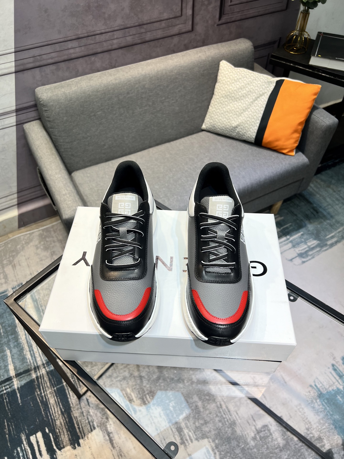 G I V E N C H Y Men's Leather Sneakers - Comfortable & Stylish 24 i1742485925036 7140 0 0