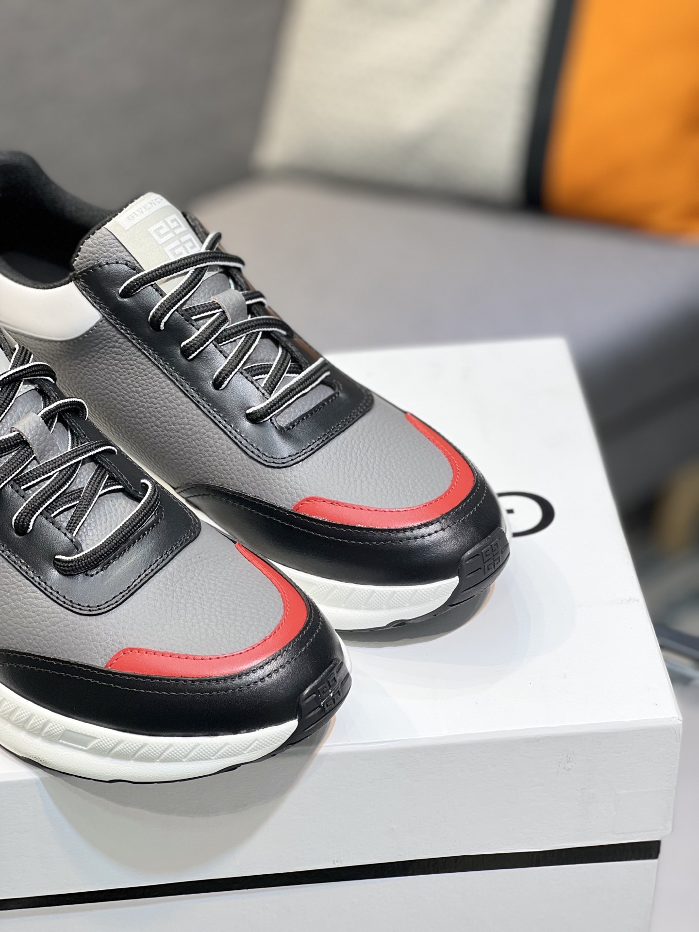 G I V E N C H Y Men's Leather Sneakers - Comfortable & Stylish 31 i1742485926248 1624 0 7