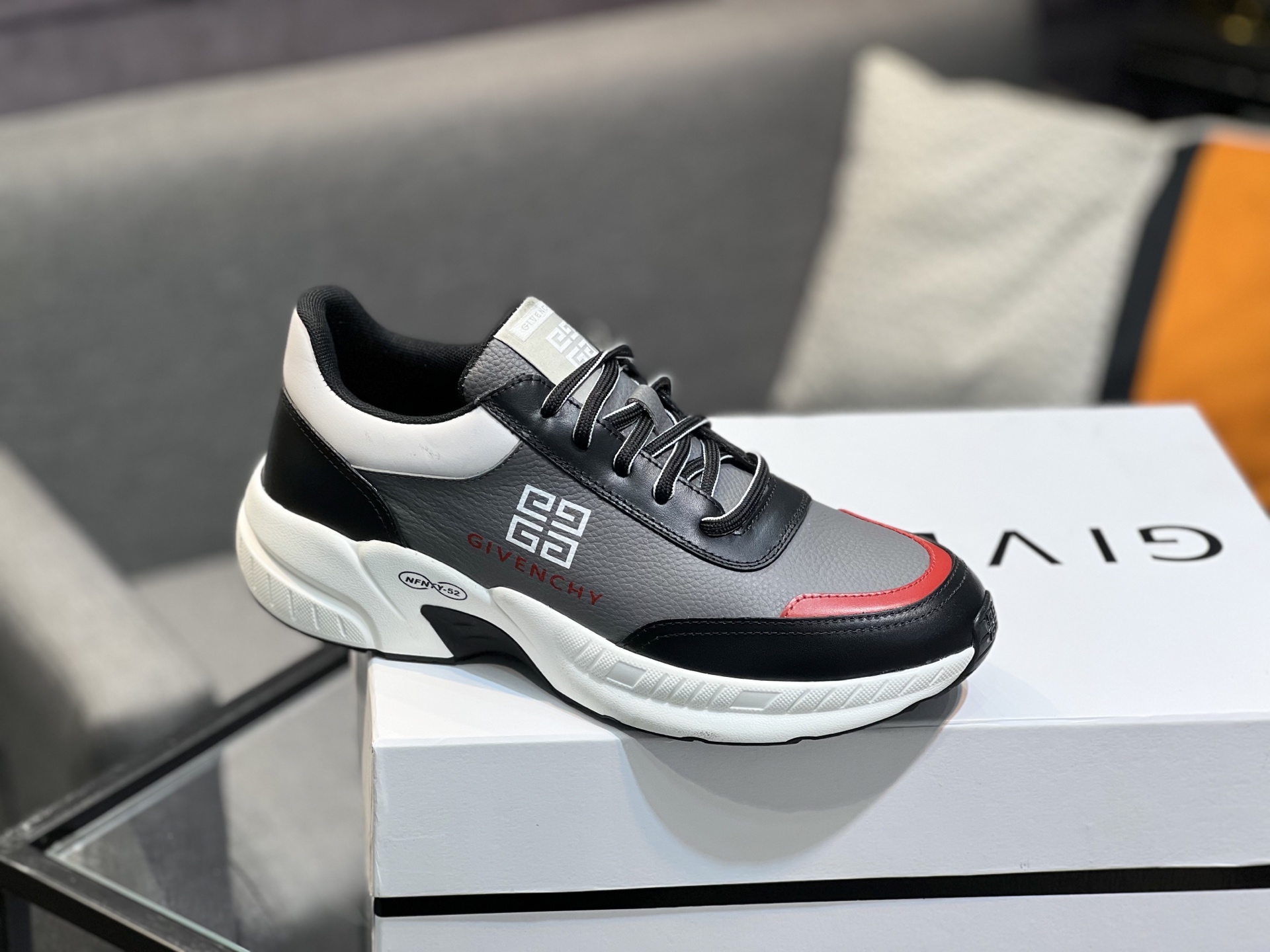 G I V E N C H Y Men's Leather Sneakers - Comfortable & Stylish 32 i1742485926265 6561 0 8