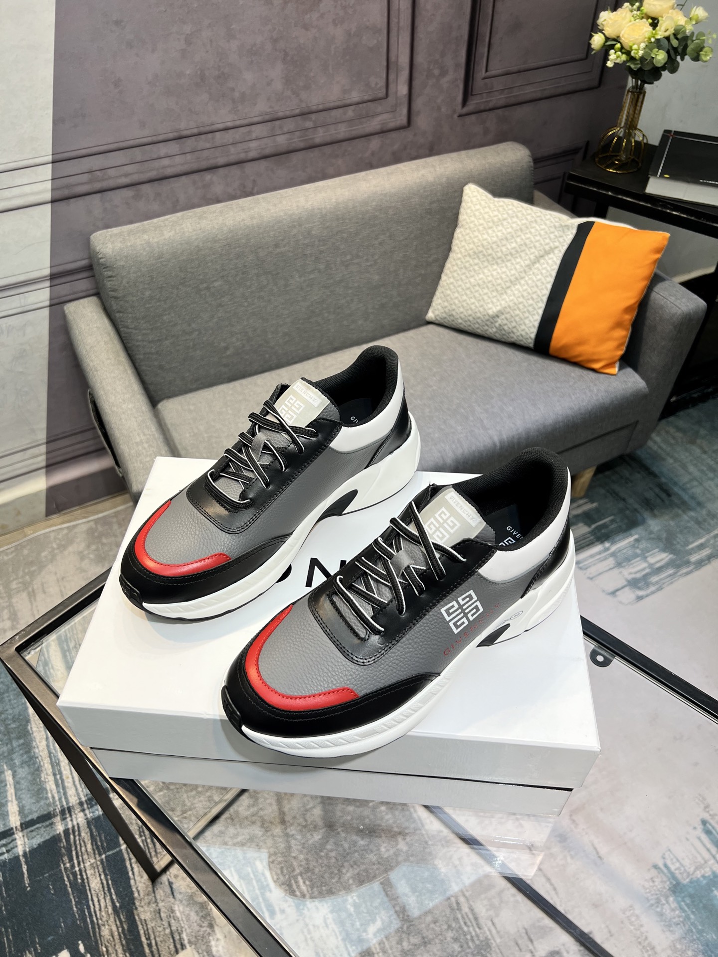 G I V E N C H Y Men's Leather Sneakers - Comfortable & Stylish 25 i1742485926285 9817 0 1