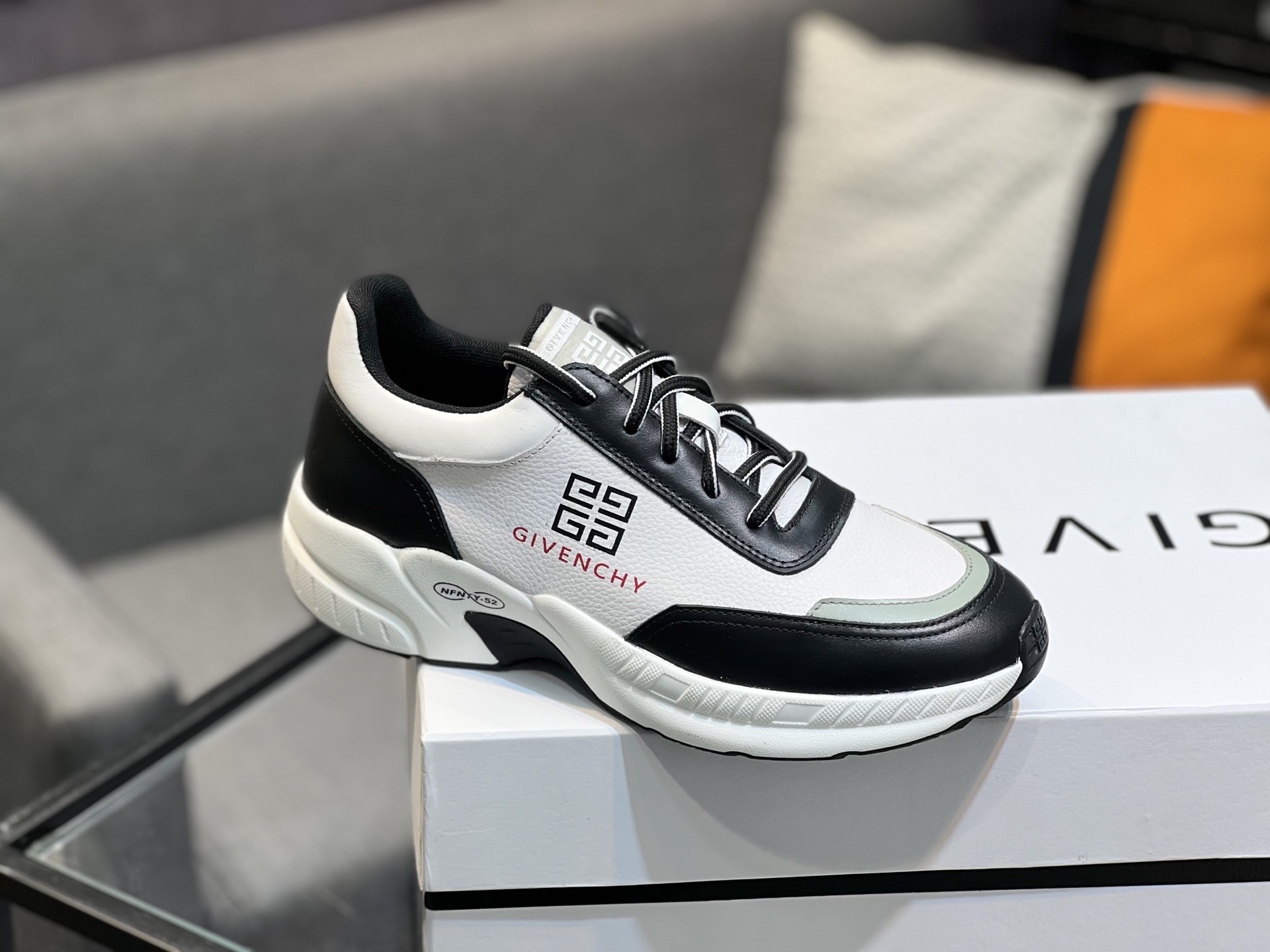 G I V E N C H Y Men's City Sport Sneakers in Leather - Black and White 32 i1742485972865 5253 0 8