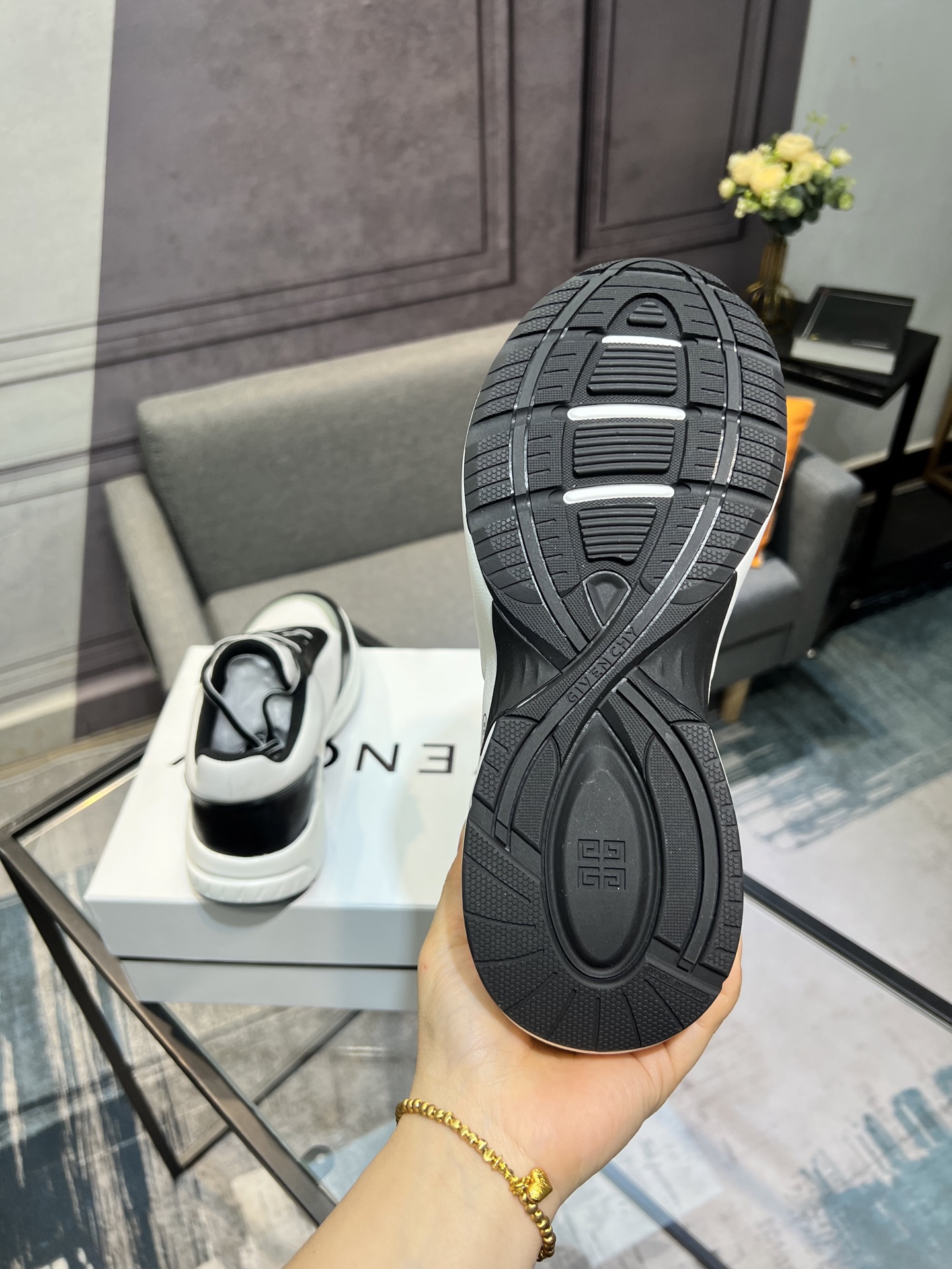 G I V E N C H Y Men's City Sport Sneakers in Leather - Black and White 29 i1742485972998 331 0 5