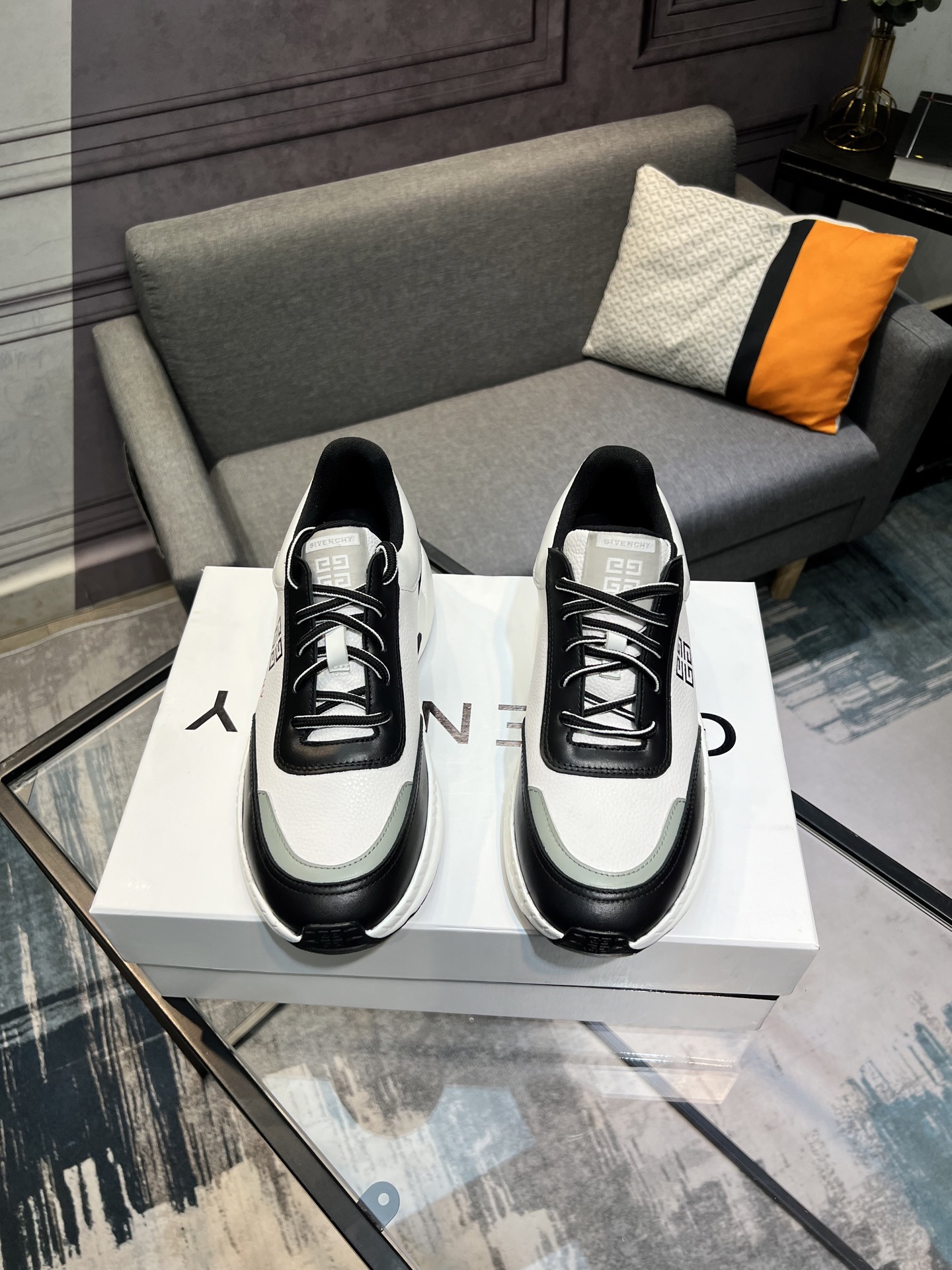 G I V E N C H Y Men's City Sport Sneakers in Leather - Black and White 24 i1742485973671 4646 0 0