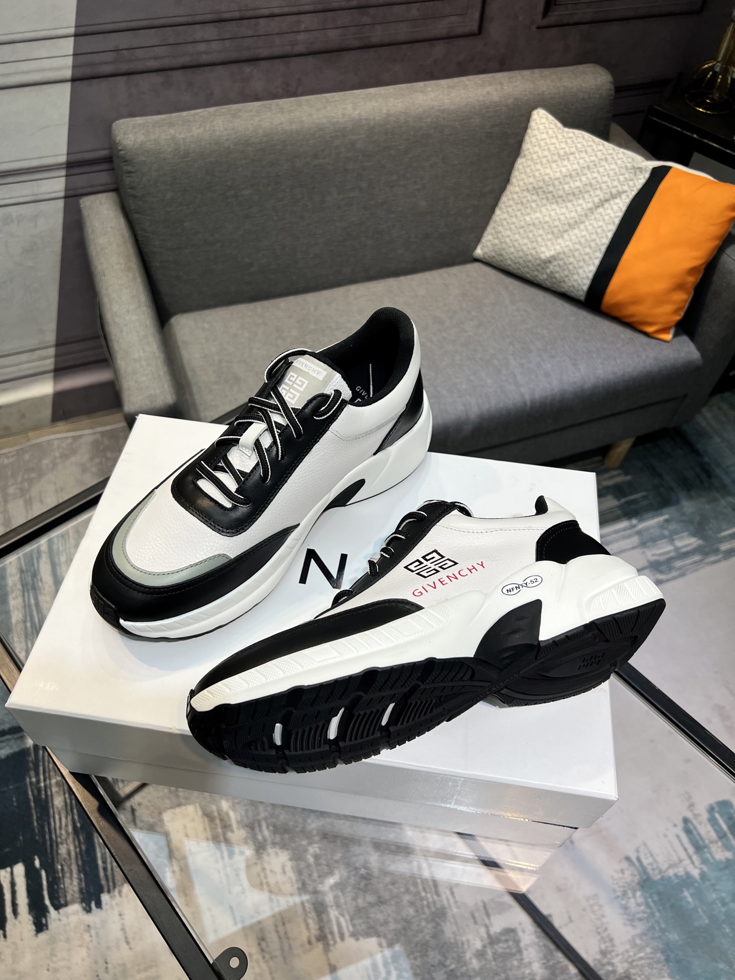 G I V E N C H Y Men's City Sport Sneakers in Leather - Black and White 26 i1742485973681 6123 0 2