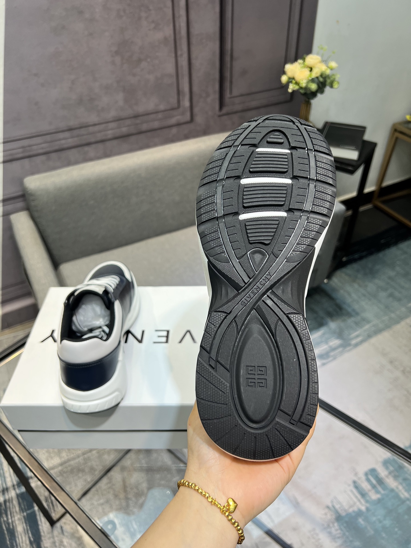 G I V E N C H Y Men's Leather Sneakers, Size 39-44, New Collection 7 i1742485992533 8572 0 5