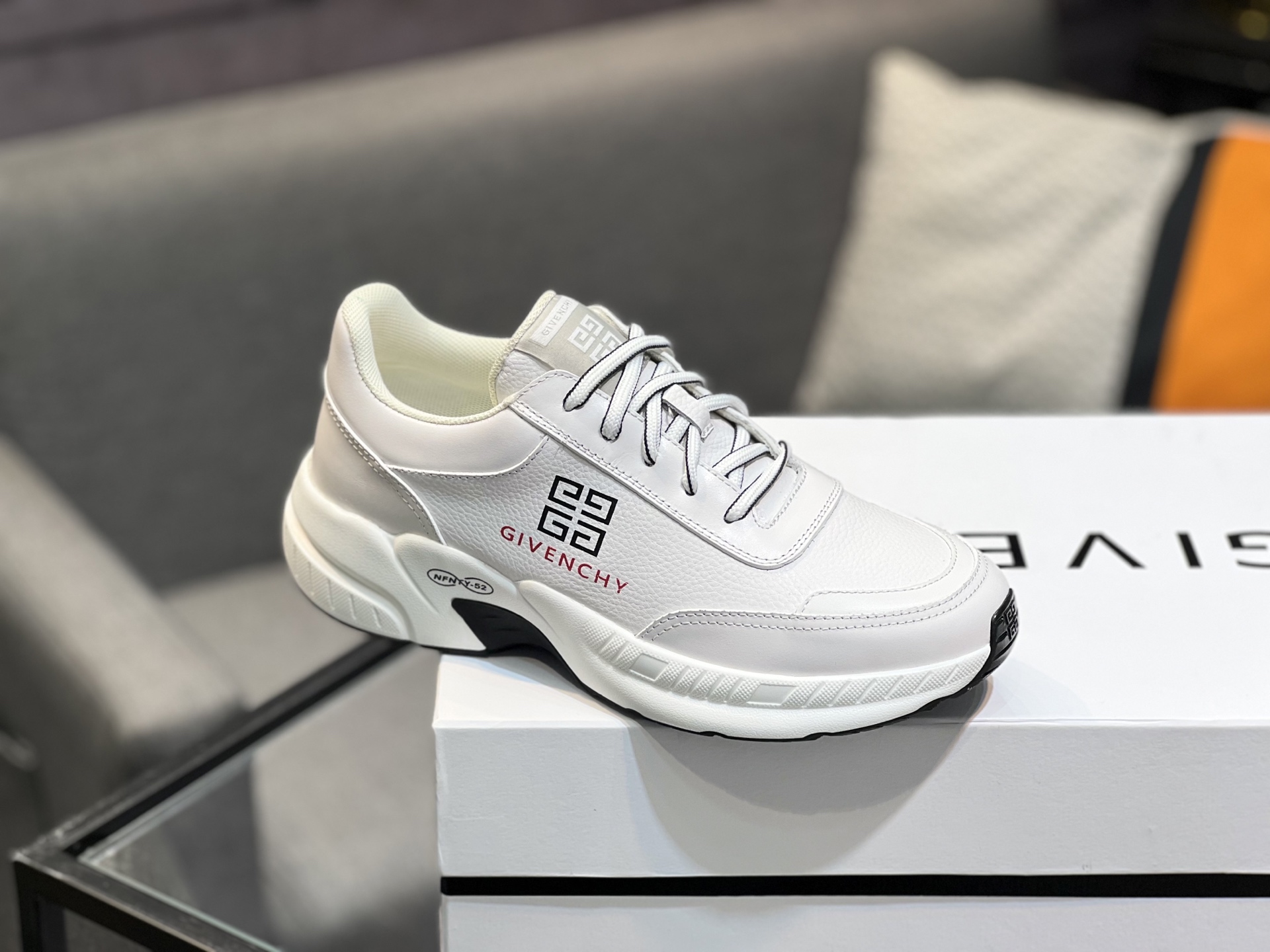 G I V E N C H Y Men's White Leather Sneakers, Sizes 39-44 32 i1742486010372 3272 0 8