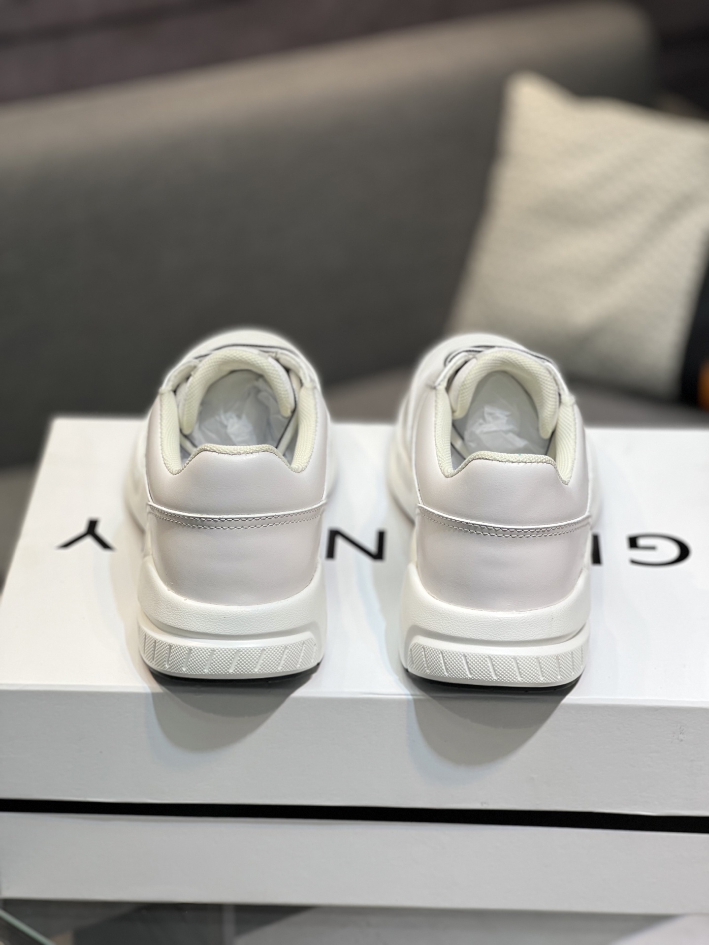 G I V E N C H Y Men's White Leather Sneakers, Sizes 39-44 30 i1742486010411 5932 0 6