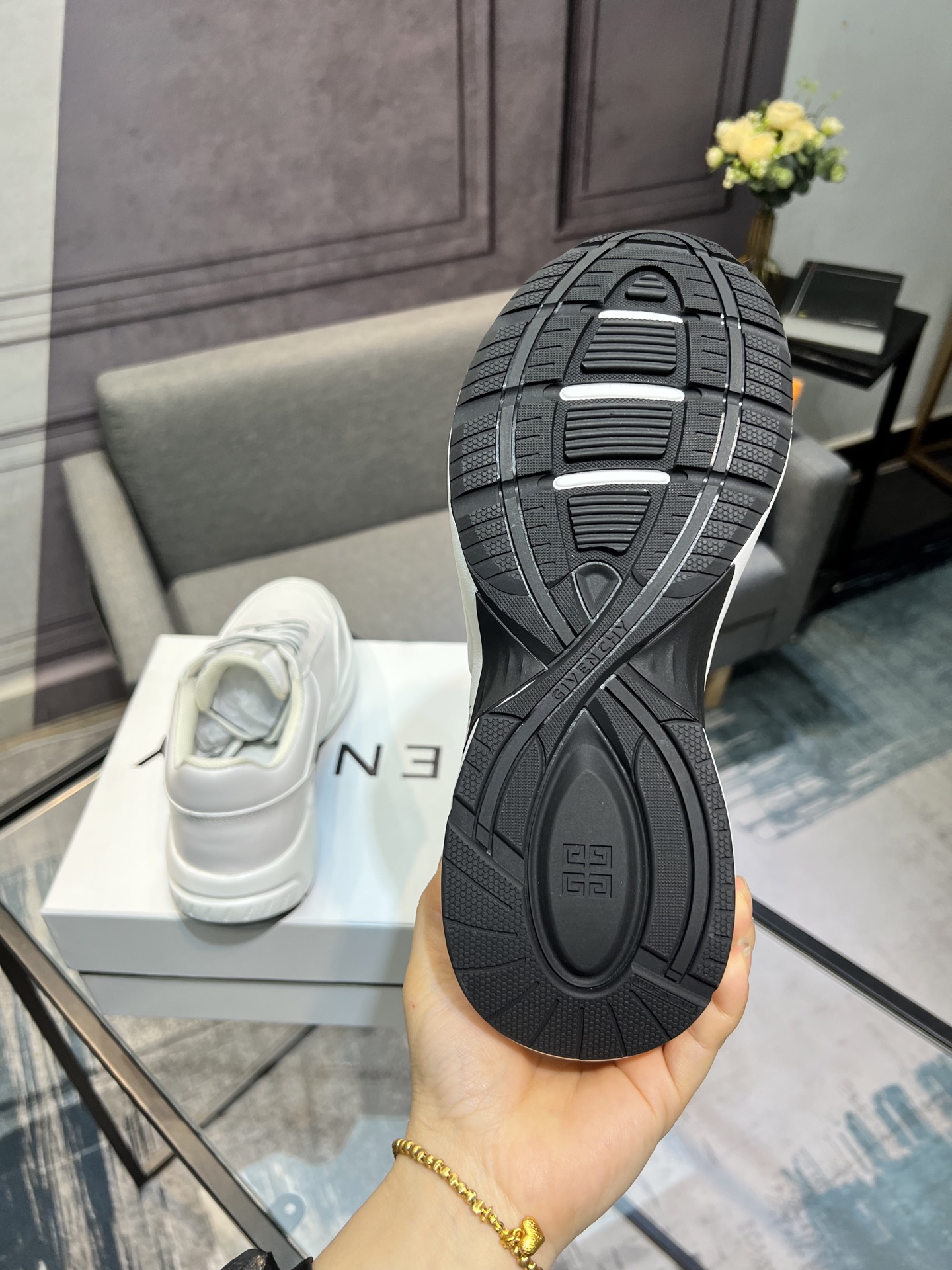 G I V E N C H Y Men's White Leather Sneakers, Sizes 39-44 29 i1742486010450 7664 0 5