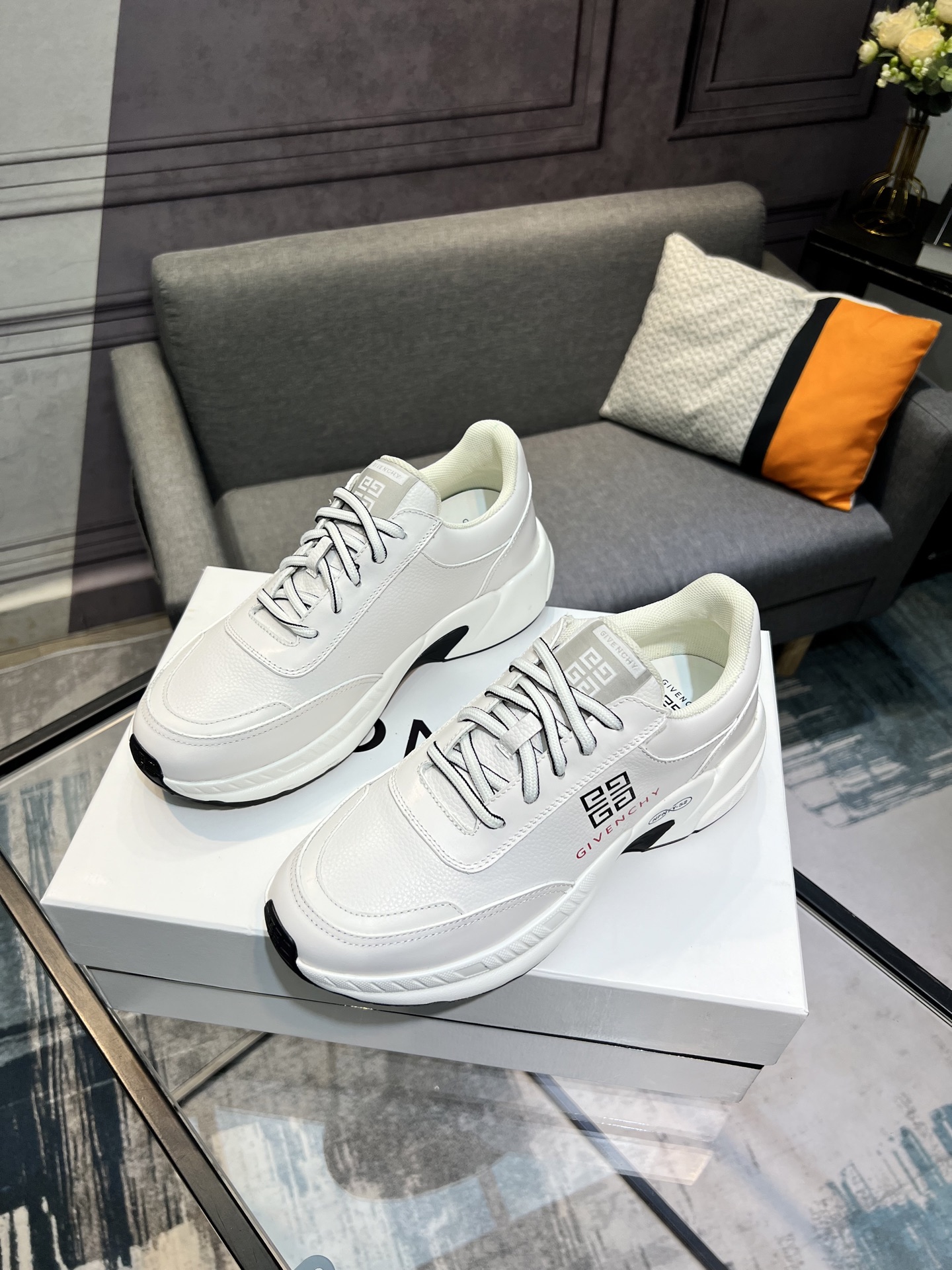G I V E N C H Y Men's White Leather Sneakers, Sizes 39-44 25 i1742486010506 3281 0 1
