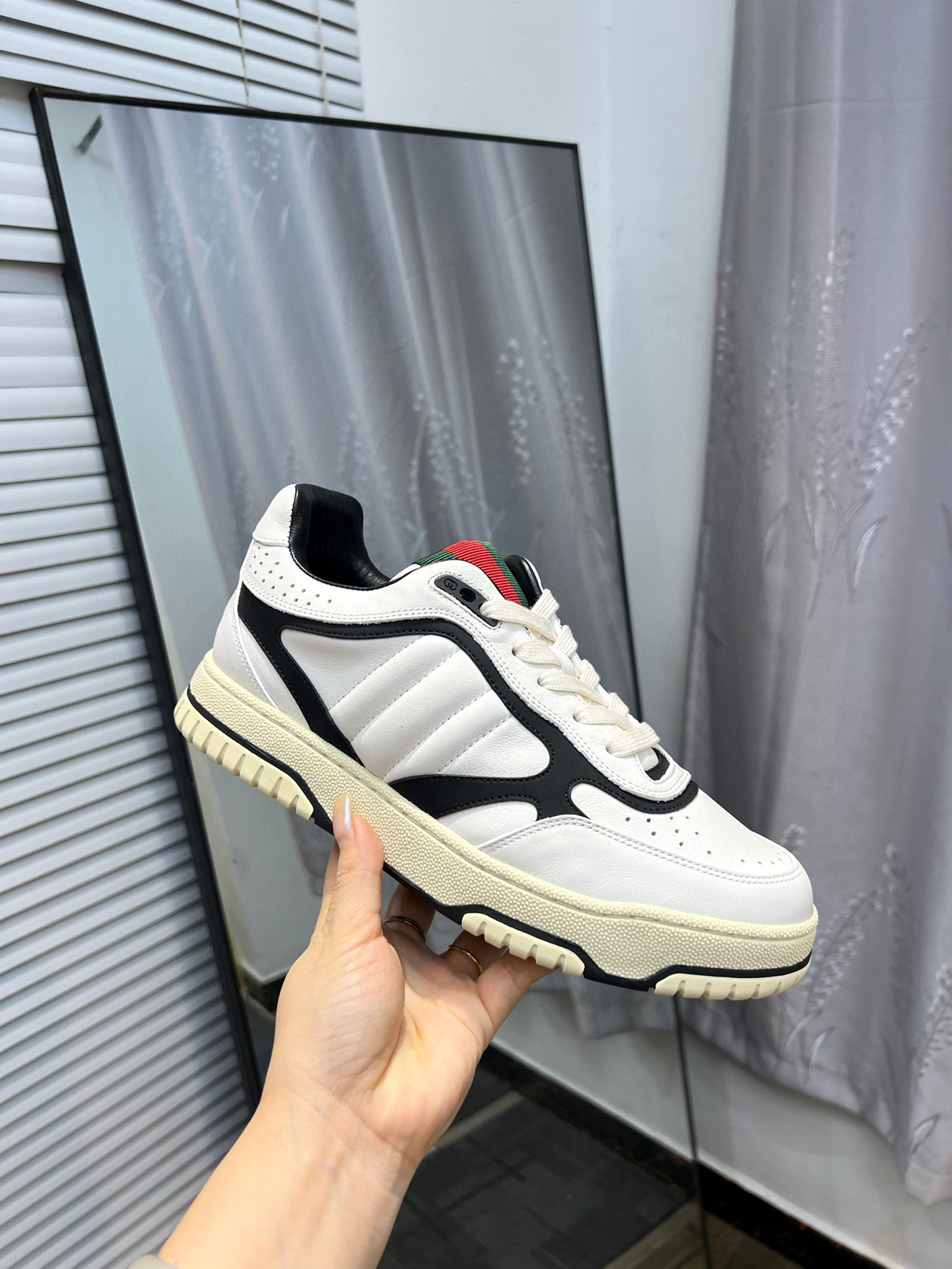 Gucci Men's and Women's White Leather Basketball Sneakers with Interlocking G 6 i1742650813086 1244 0 4