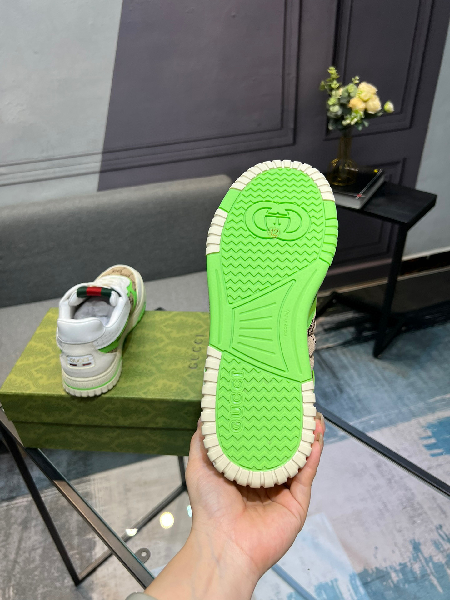 Gucci Basketball Style Sneakers with Interlocking G and Vintage Effect 29 i1742650836468 668 0 5