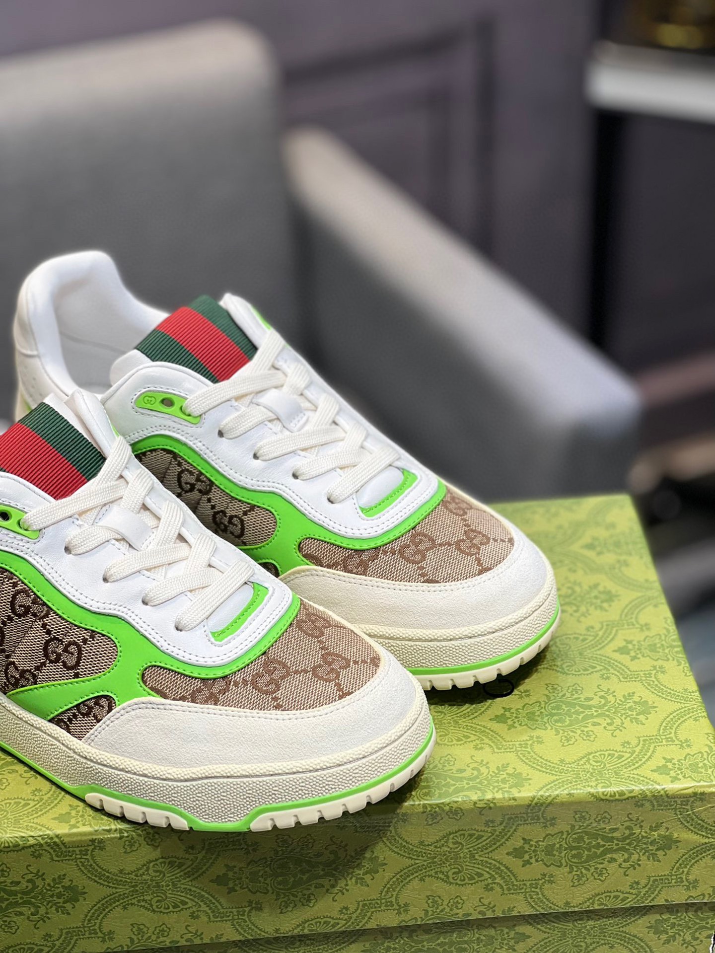 Gucci Basketball Style Sneakers with Interlocking G and Vintage Effect 31 i1742650838145 9089 0 7
