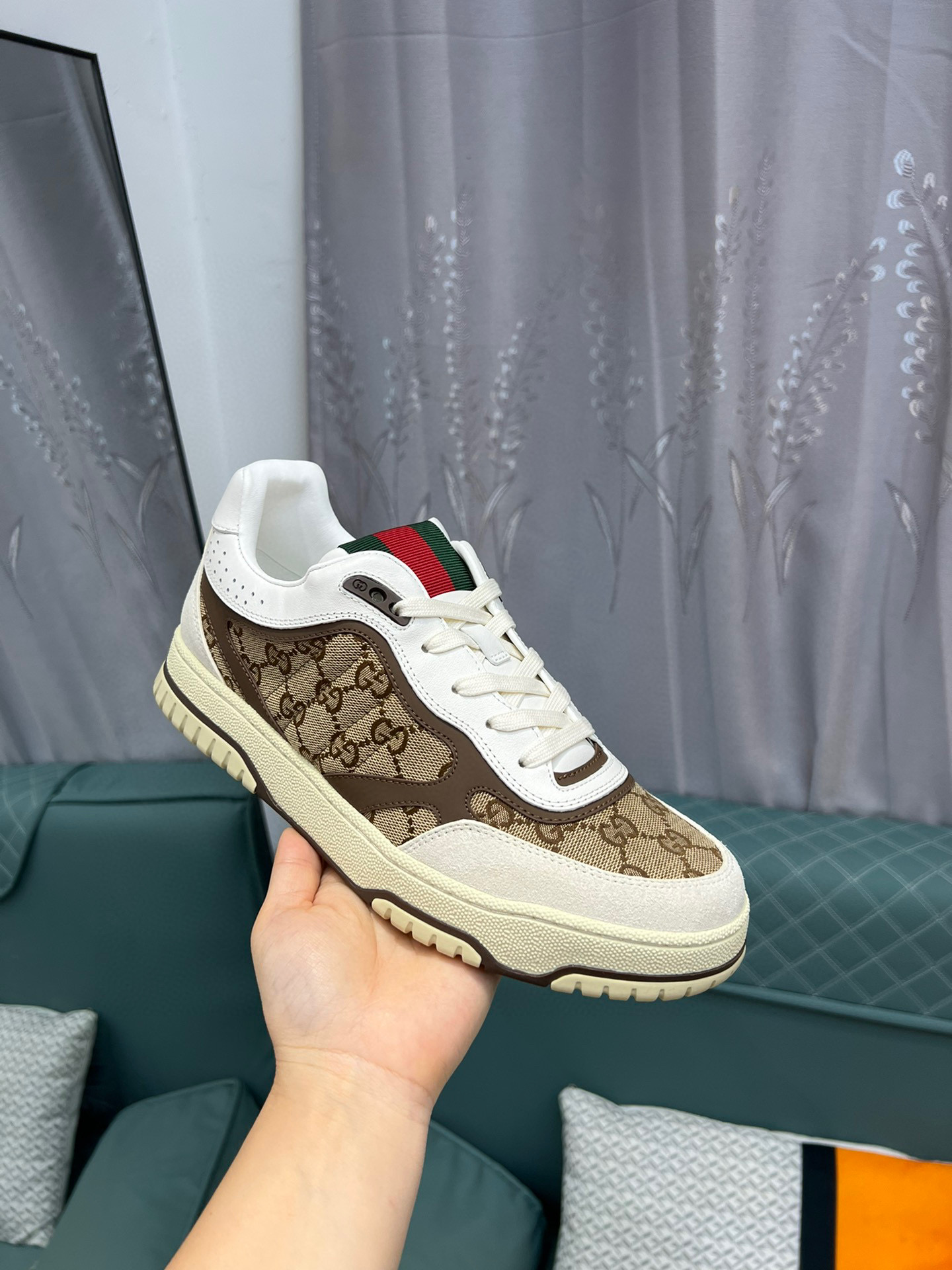 Gucci Basketball Style Sneakers with GG Motif and Aged Effect - Unisex Design 6 i1742651116249 9259 0 4