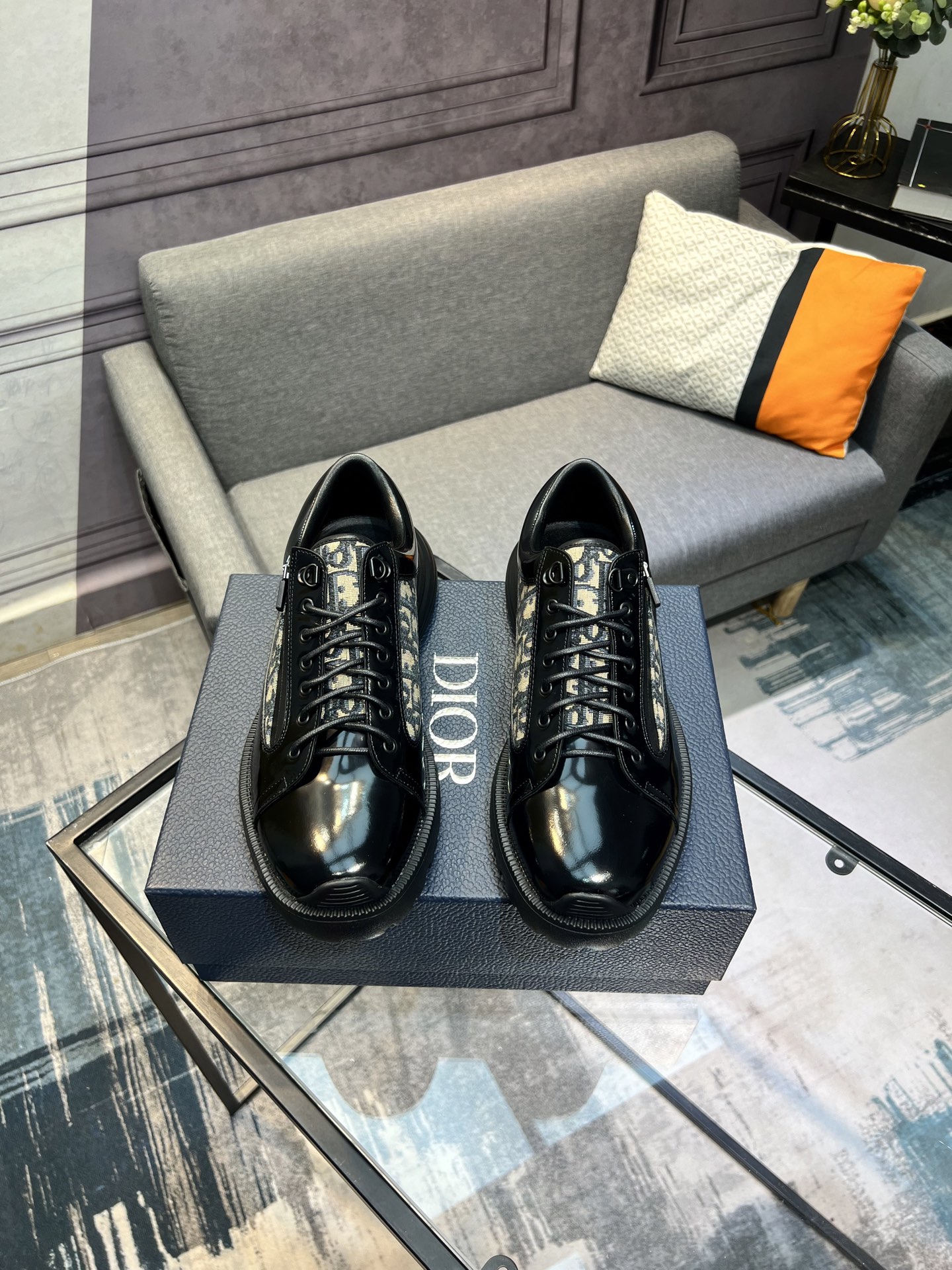 NO:274840,Dior top purchasing agent street-fried men's sports shoes counter synchronization, upper imported Italian cowhide with classic fabrics, complex crafts, imported breathable mesh inner lining pads, original sole special supply original sole, TPU exclusive movable molding sole is super comfortable, original order goods, high quality, can enter and exit the counter at will, welcome to compare, size 39-44 (male 38 45 customized),,dior,cowhide19860909Dior 顶级代购炸街爆款男士运动板鞋专柜同步,鞋面意大利进口牛皮搭配经典布料,复杂工艺品,进口透气网布内里垫,鞋底原厂特供原版底,TPU独家活动成型底超级舒适,原厂跟单货,高品质,可随意进出专柜,欢迎对比,码数 39-44（男38 45定做）,,dior,cowhide,Men's shoes