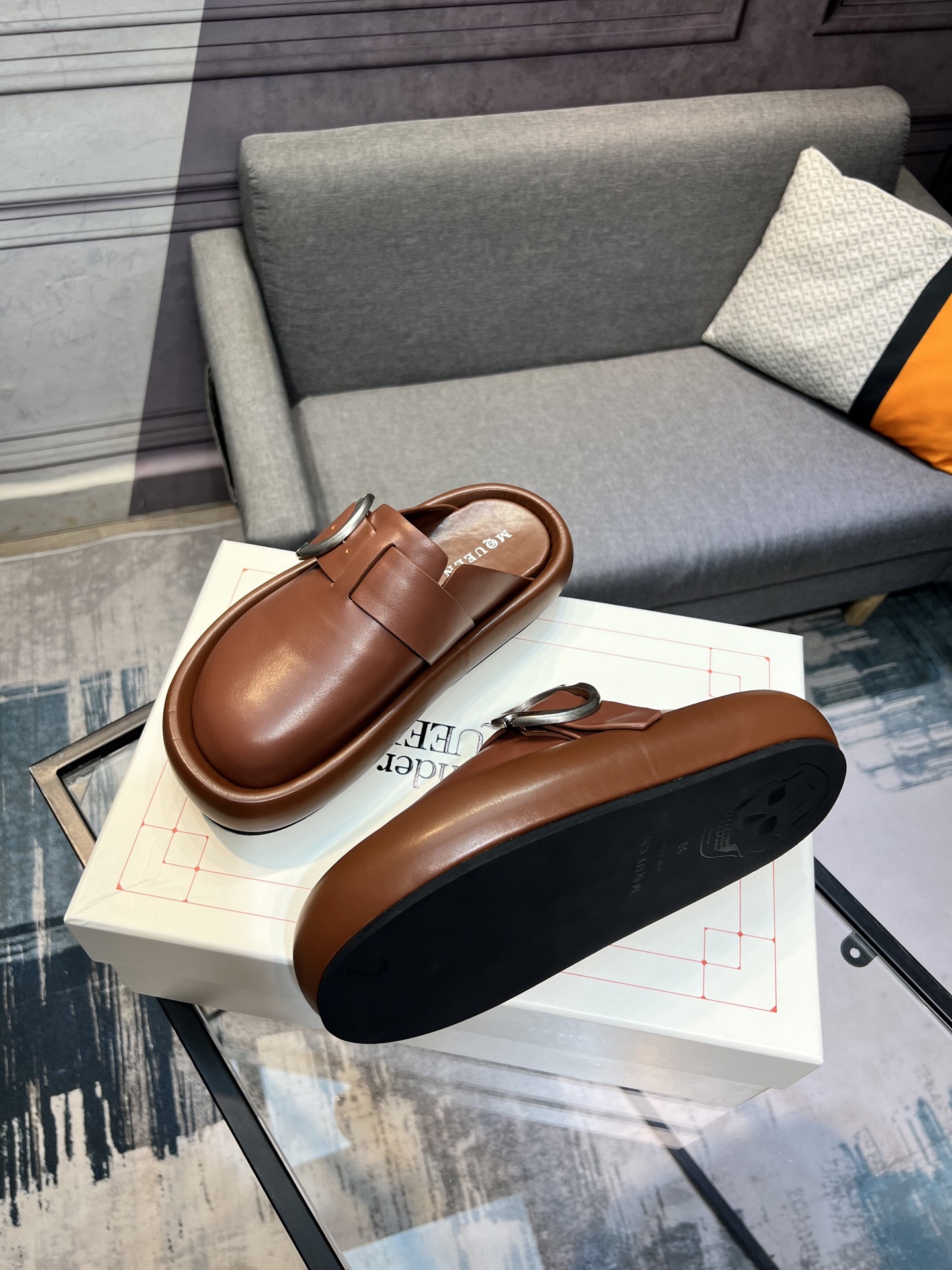 Alexander McQueen Arc Leather Slippers, Comfortable and Stylish, Sizes 35-44 4 i1743434908602 9095 0 2