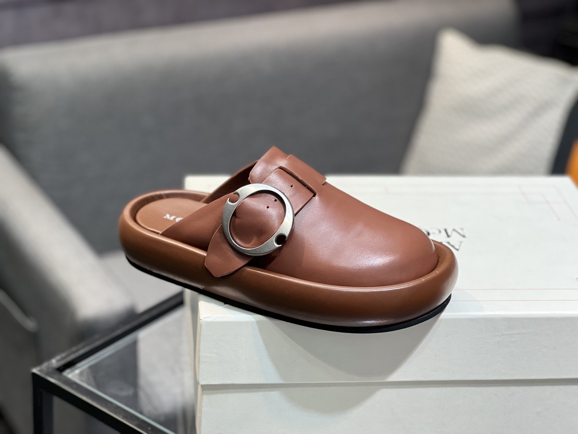 Alexander McQueen Arc Leather Slippers, Comfortable and Stylish, Sizes 35-44 10 i1743434908643 2159 0 8