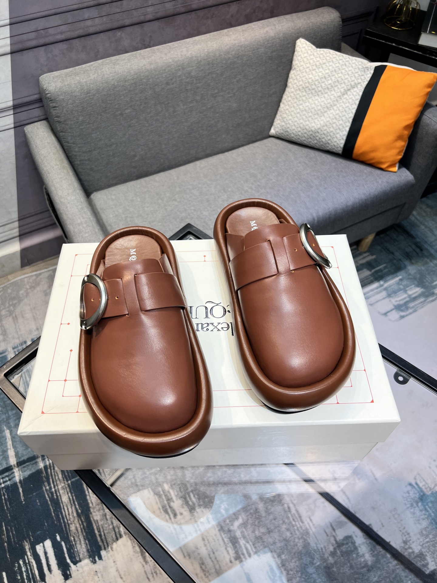 Alexander McQueen Arc Leather Slippers, Comfortable and Stylish, Sizes 35-44 5 i1743434908671 1121 0 3