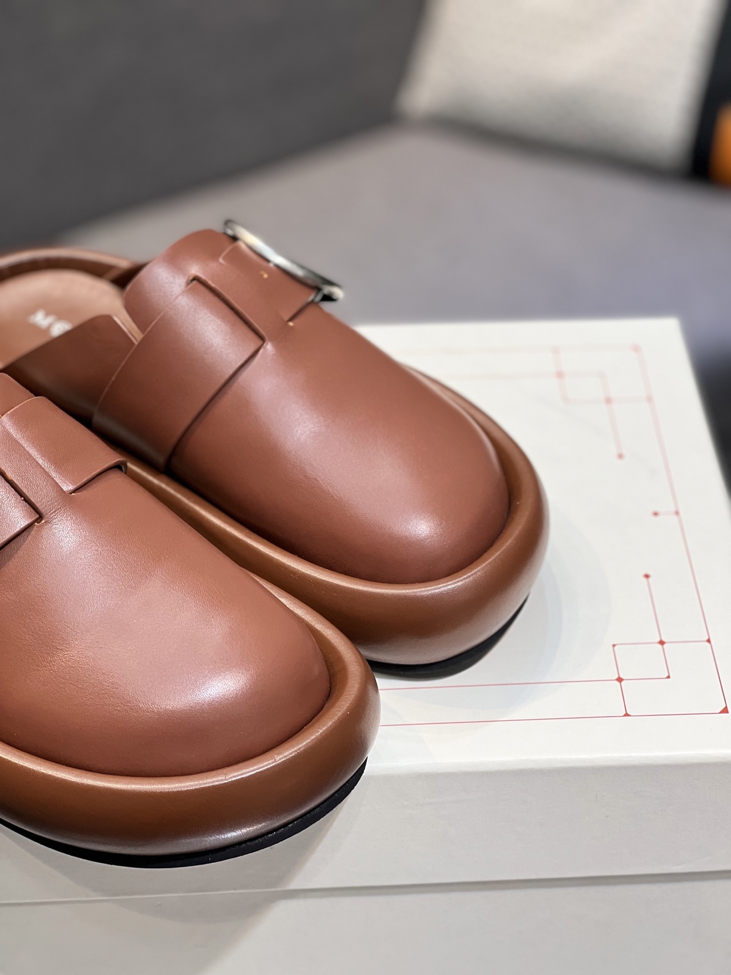 Alexander McQueen Arc Leather Slippers, Comfortable and Stylish, Sizes 35-44 9 i1743434909739 9687 0 7