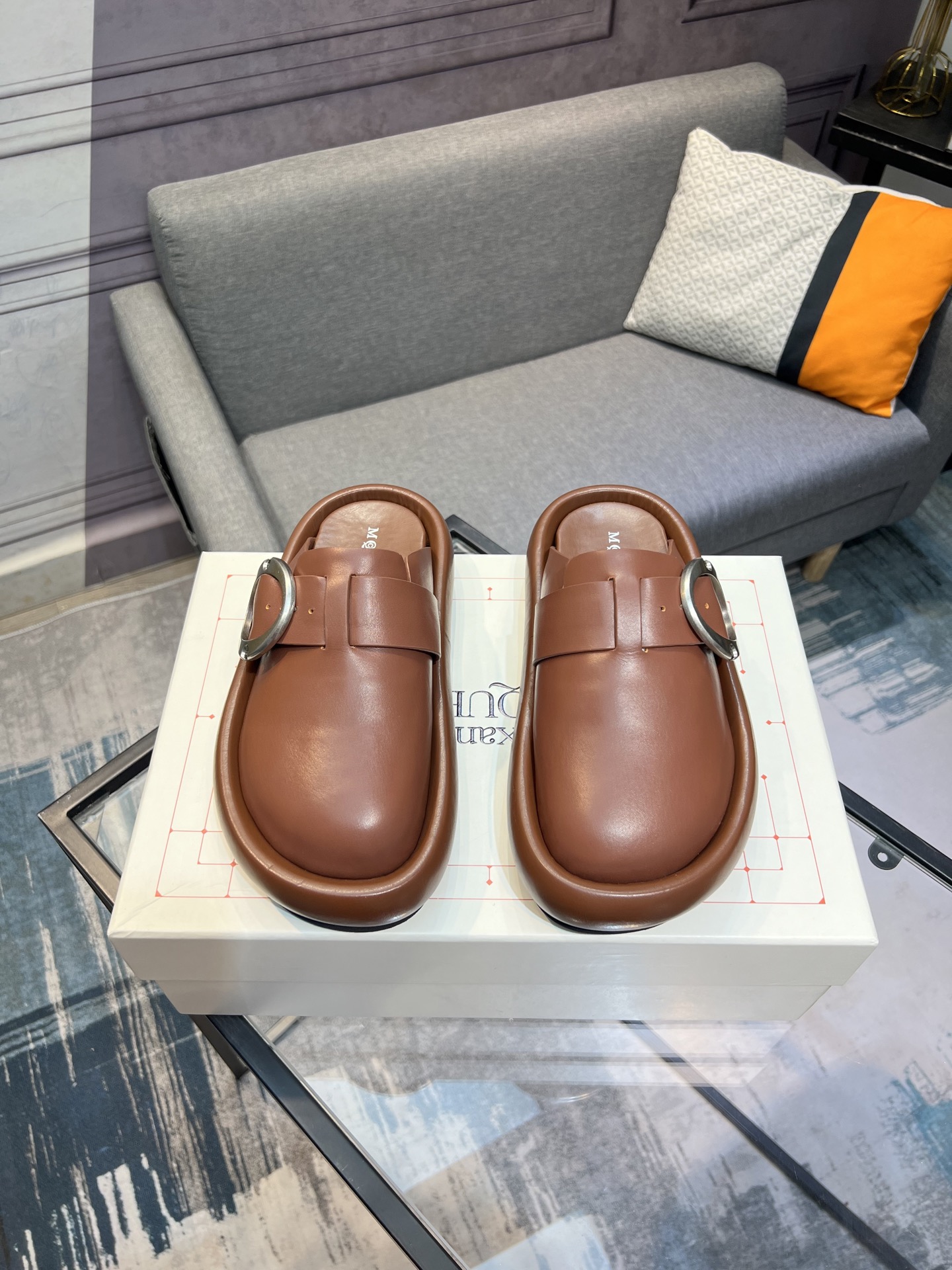 Alexander McQueen Arc Leather Slippers, Comfortable and Stylish, Sizes 35-44 2 i1743434909744 1097 0 0