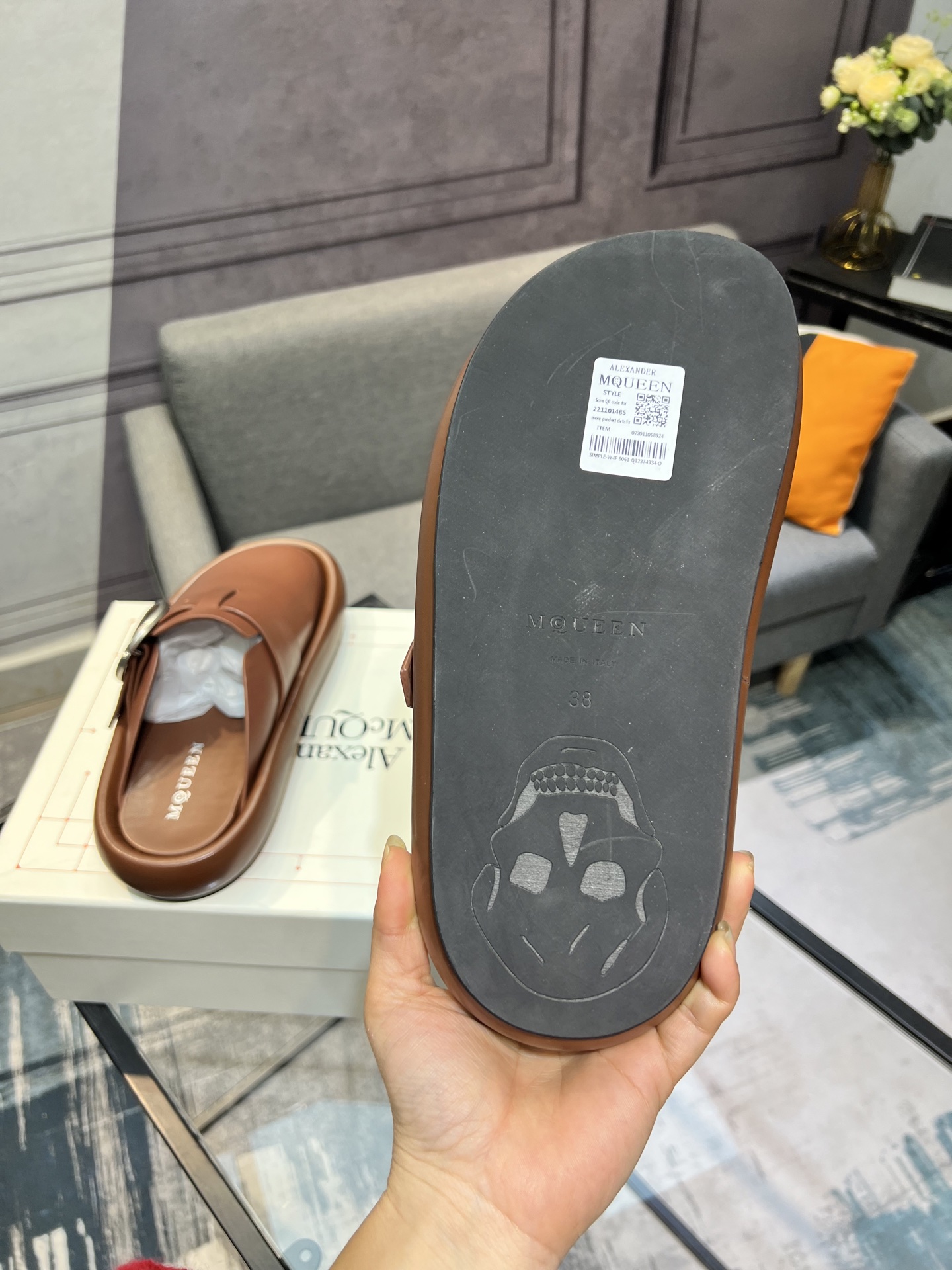 Alexander McQueen Arc Leather Slippers, Comfortable and Stylish, Sizes 35-44 7 i1743434909839 8533 0 5