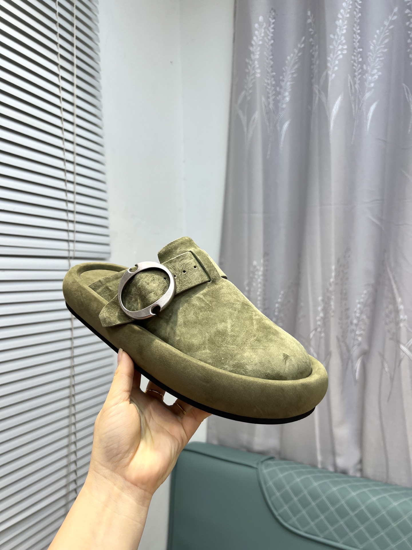Alexander McQueen Arc Couple Slippers - Comfortable & Stylish for Home & Travel 6 i1743434952610 6044 0 4