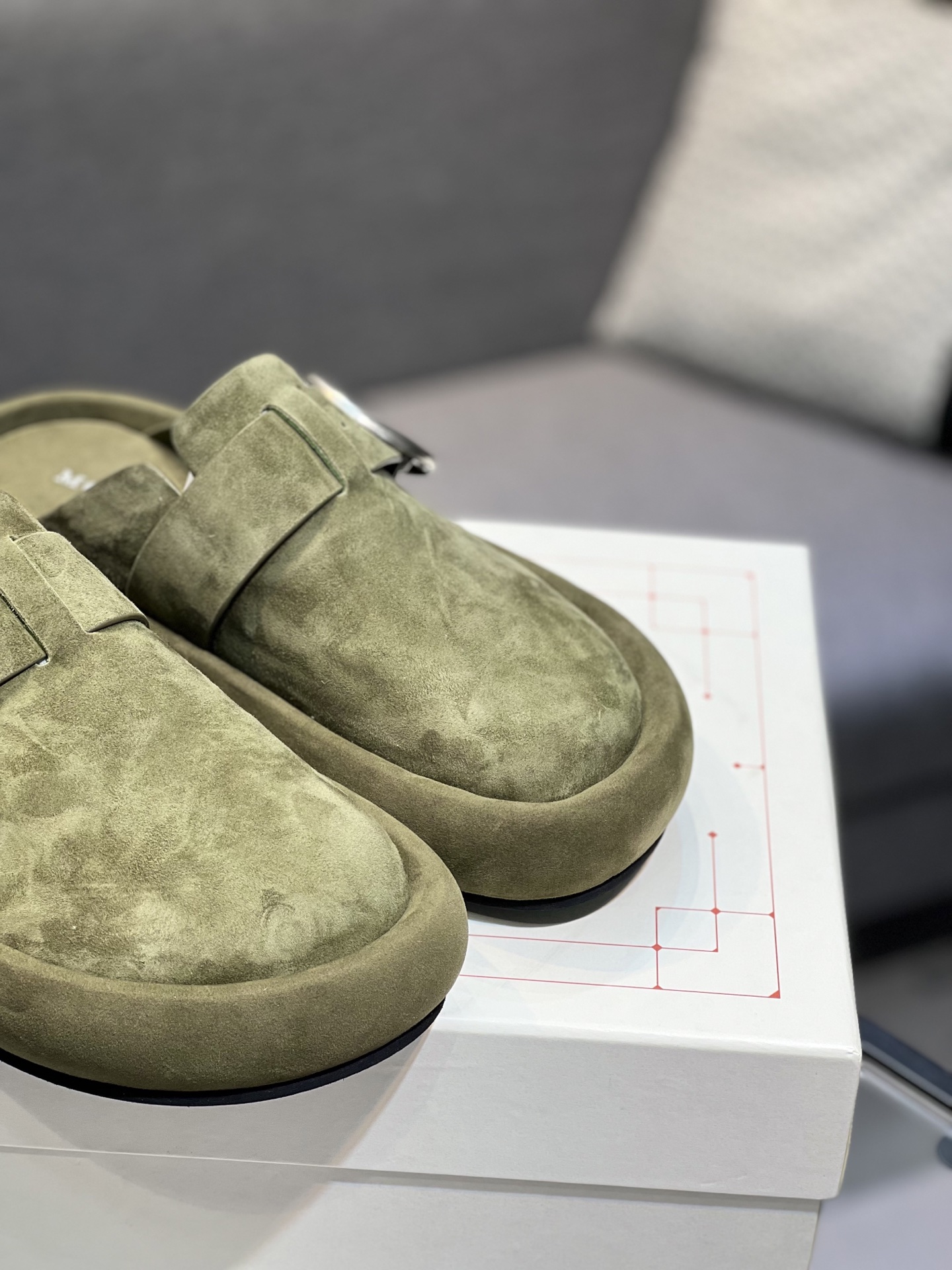 Alexander McQueen Arc Couple Slippers - Comfortable & Stylish for Home & Travel 9 i1743434952631 526 0 7