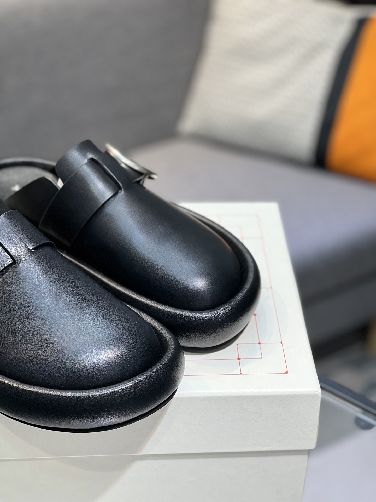 Alexander McQueen Arc Couple Slippers - Casual, Comfortable, and Stylish 9 i1743434969604 7005 0 7