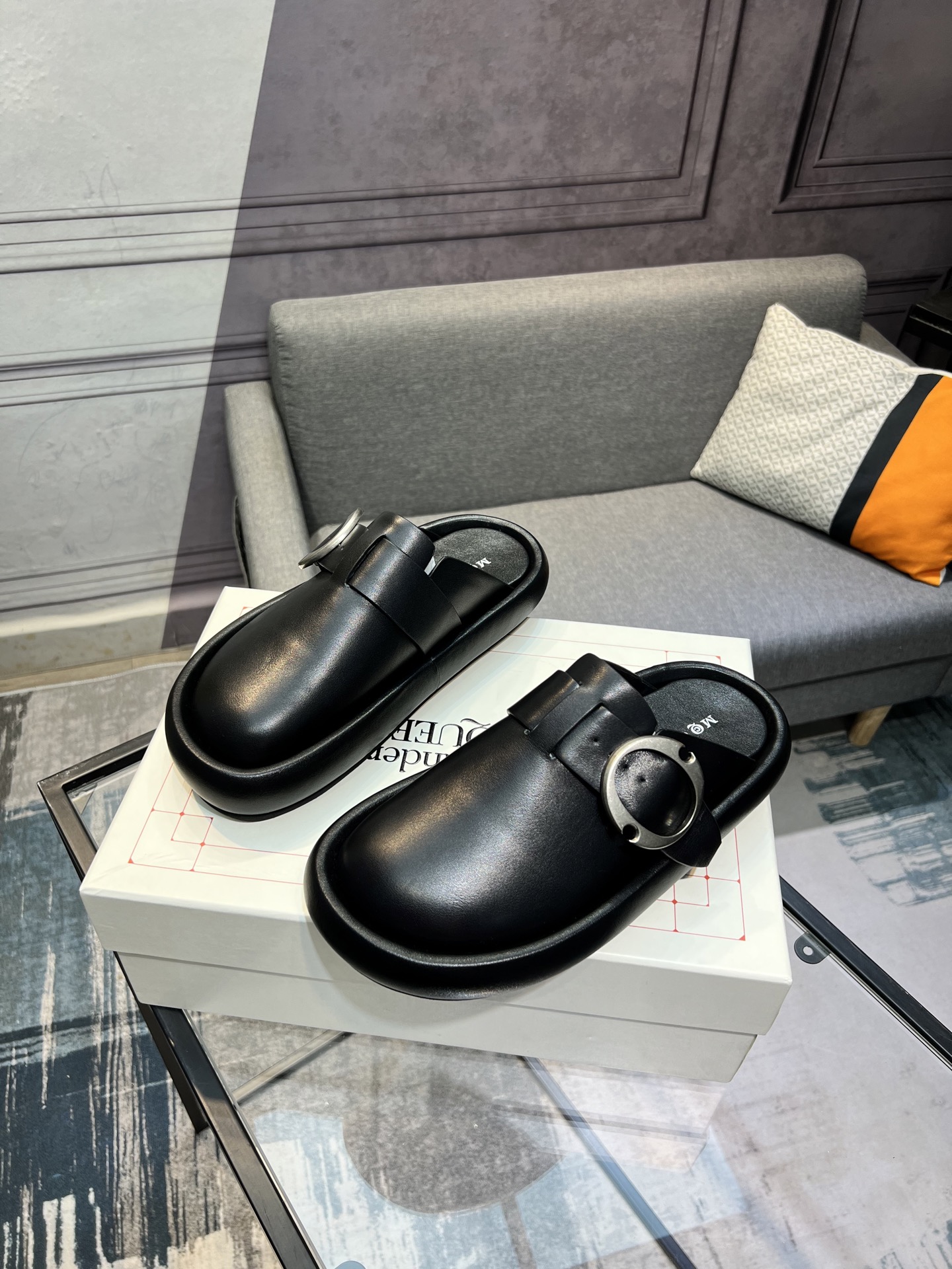 Alexander McQueen Arc Couple Slippers - Casual, Comfortable, and Stylish 3 i1743434970551 5432 0 1