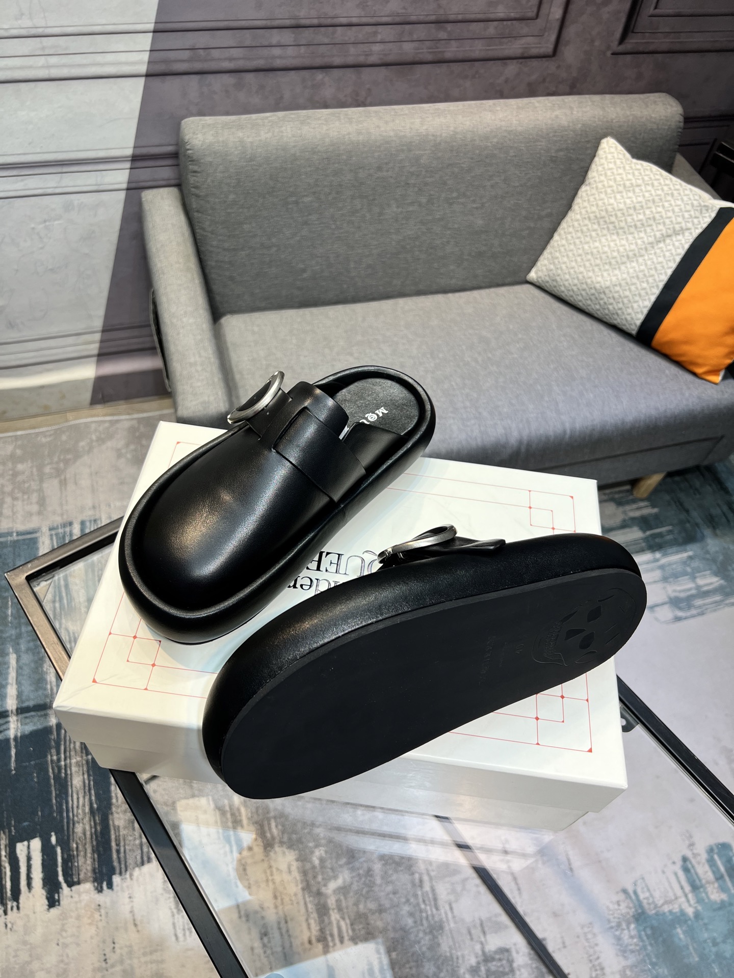 Alexander McQueen Arc Couple Slippers - Casual, Comfortable, and Stylish 4 i1743434970612 2730 0 2