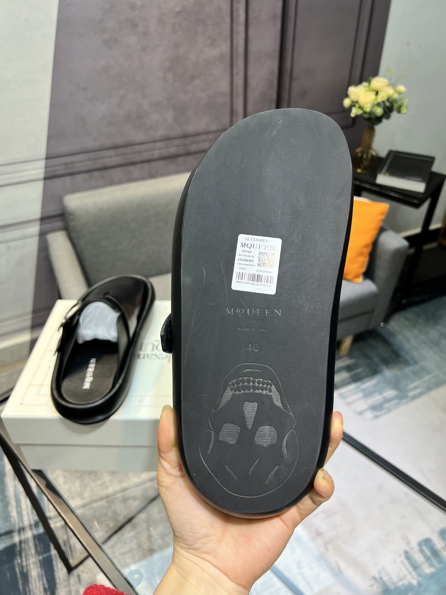 Alexander McQueen Arc Couple Slippers - Casual, Comfortable, and Stylish 7 i1743434970649 9754 0 5