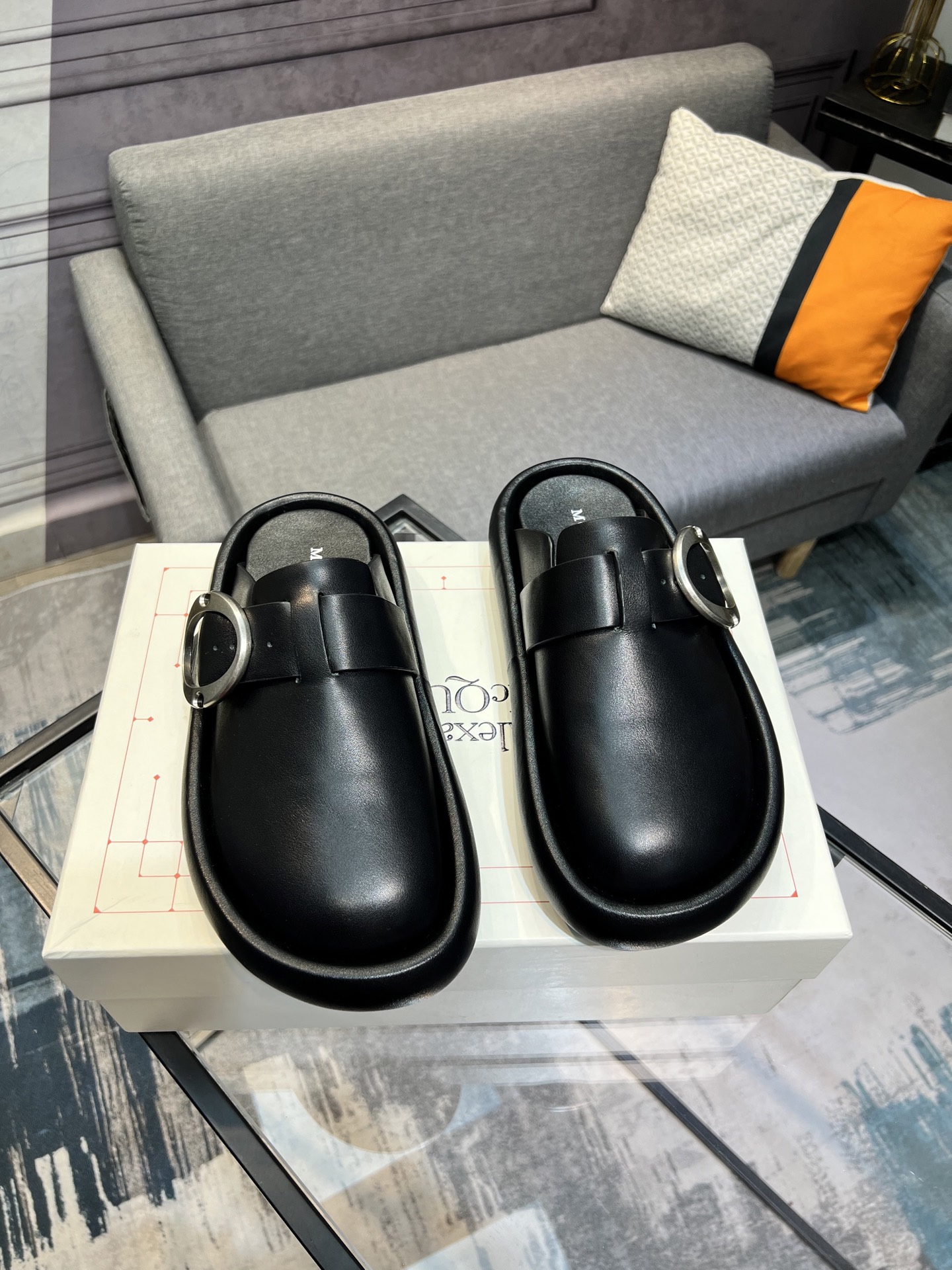 Alexander McQueen Arc Couple Slippers - Casual, Comfortable, and Stylish 5 i1743434970704 1009 0 3