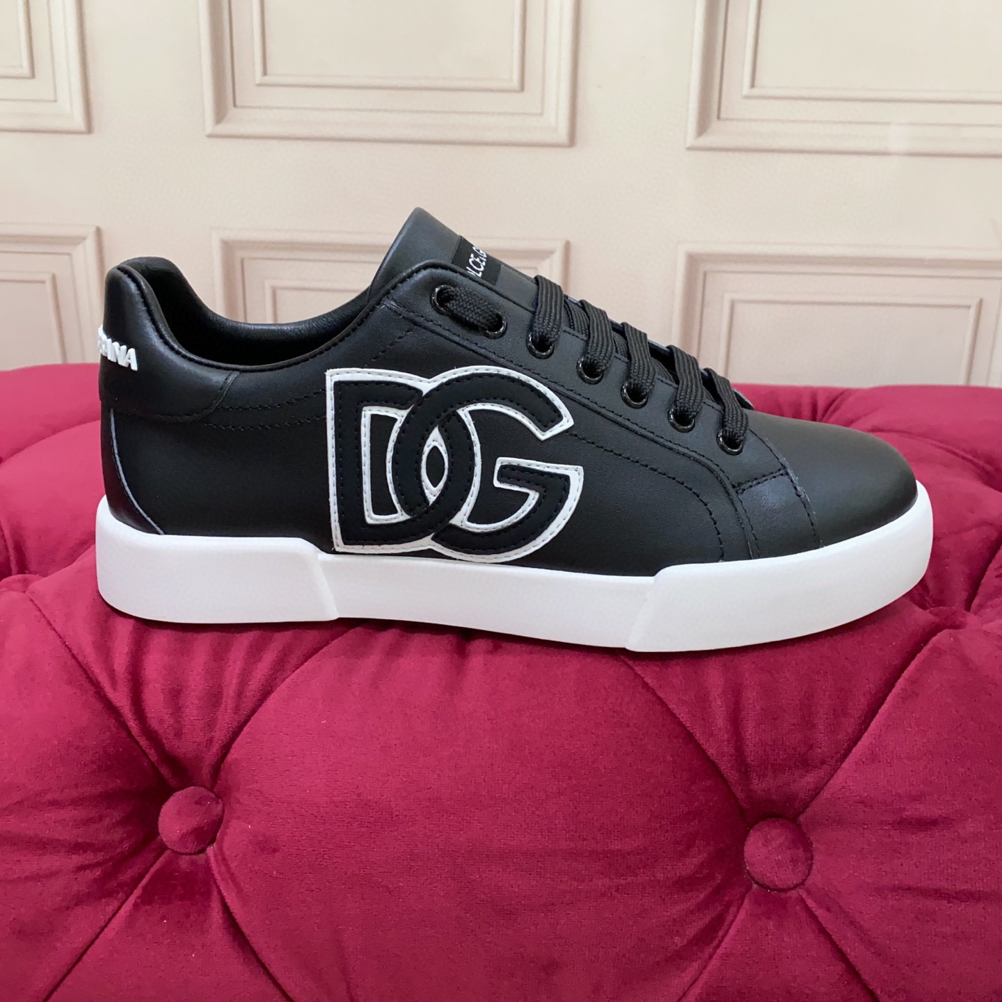 Dolce & Gabbana Leather Sneakers - Luxurious Designer Shoes for Men and Women 1 Dolce & Gabbana Leather Sneakers - Luxurious Designer Shoes for Men and Women