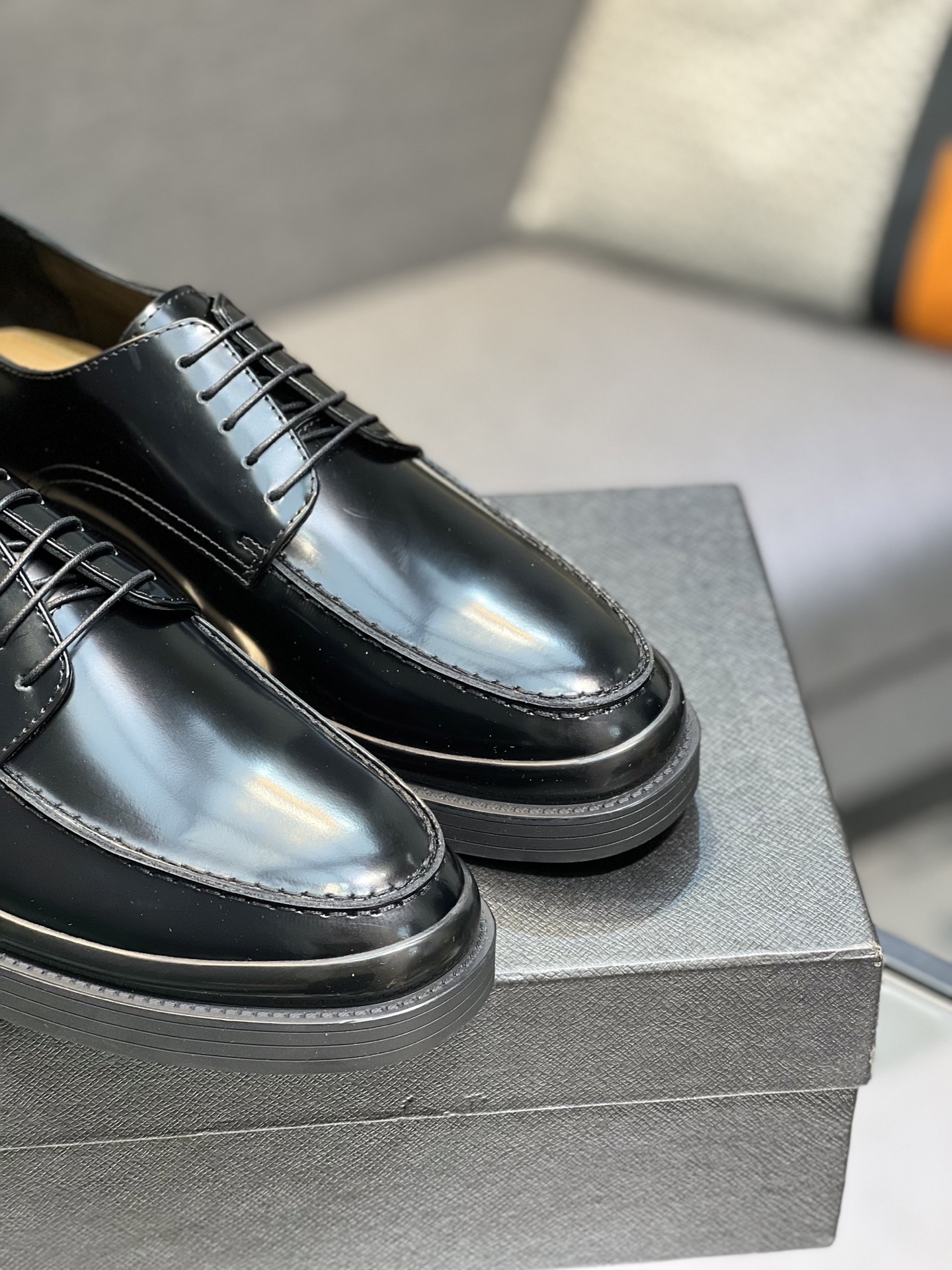 Prada Men's Polished Leather Lace-Up Shoes Oxford Style 9 i1744644680555 7882 0 7