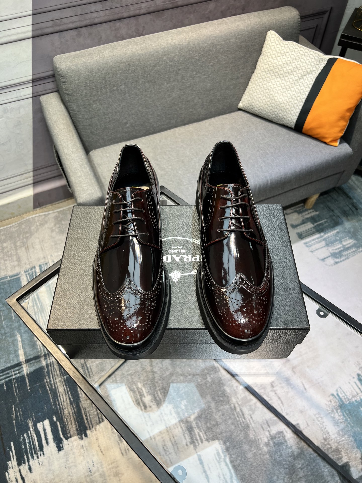 Prada Glossy Leather Oxford Shoes - Italian Craftsmanship, Classic Style 2 i1744644762054 5218 0 0