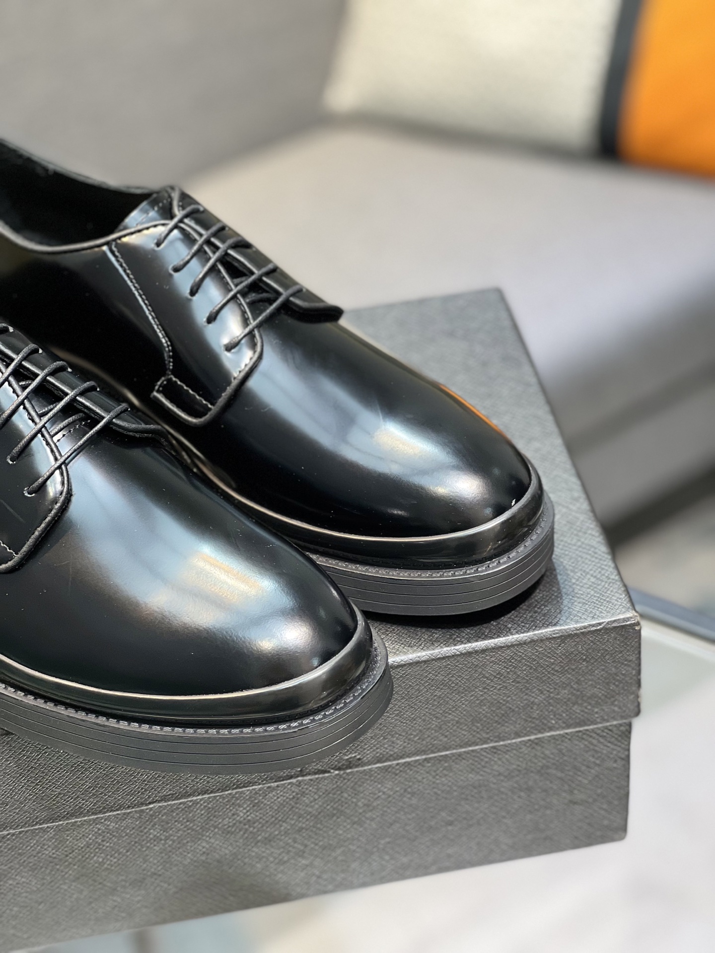 Prada Men's Glossy Leather Lace-Up Dress Shoes - Classic & Modern Style 9 i1744644835562 4933 0 7