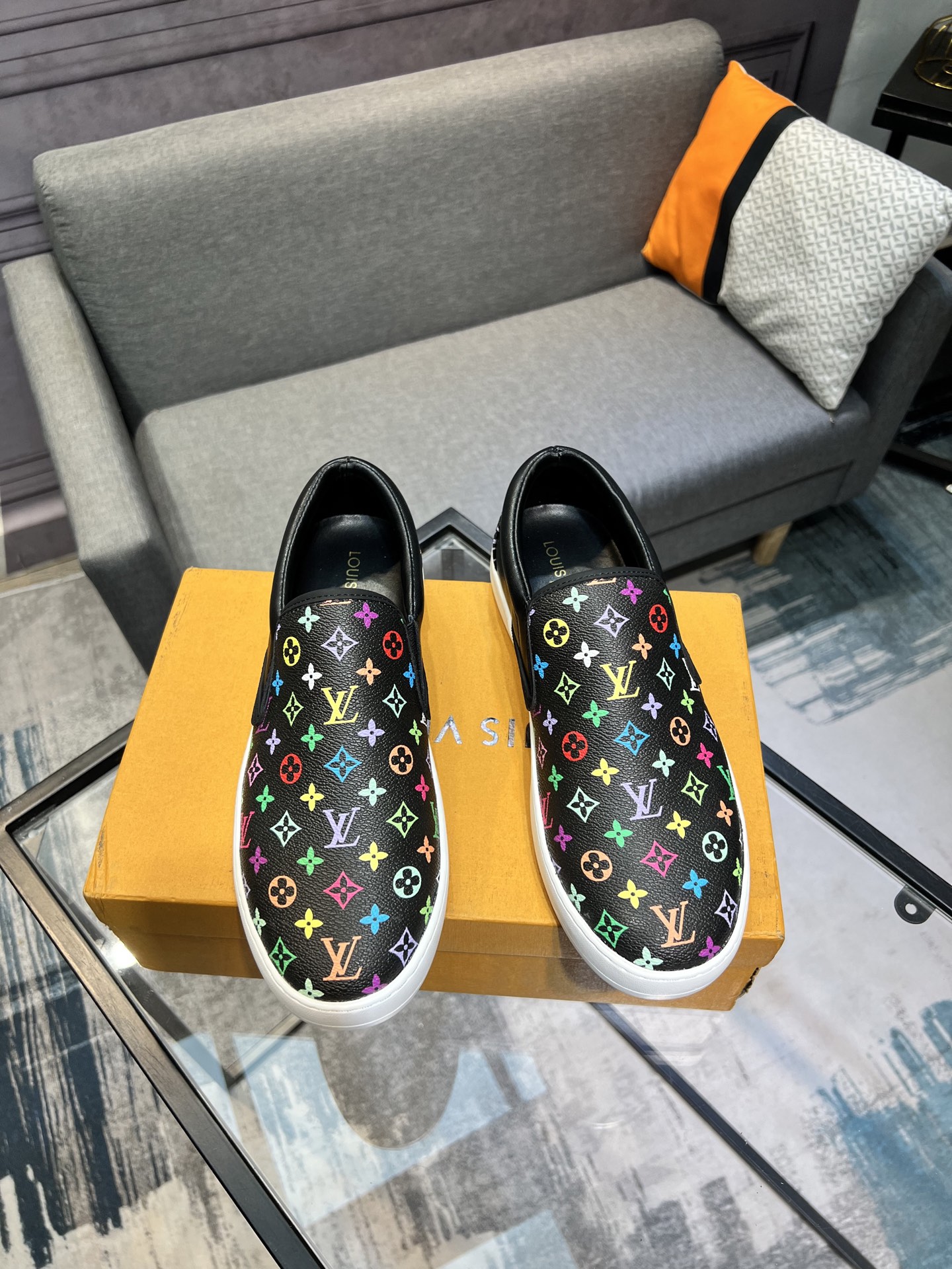 Louis Vuitton Men's Casual Slip-On Shoes - Comfortable & Stylish 5 i1744810882619 6201 0 3